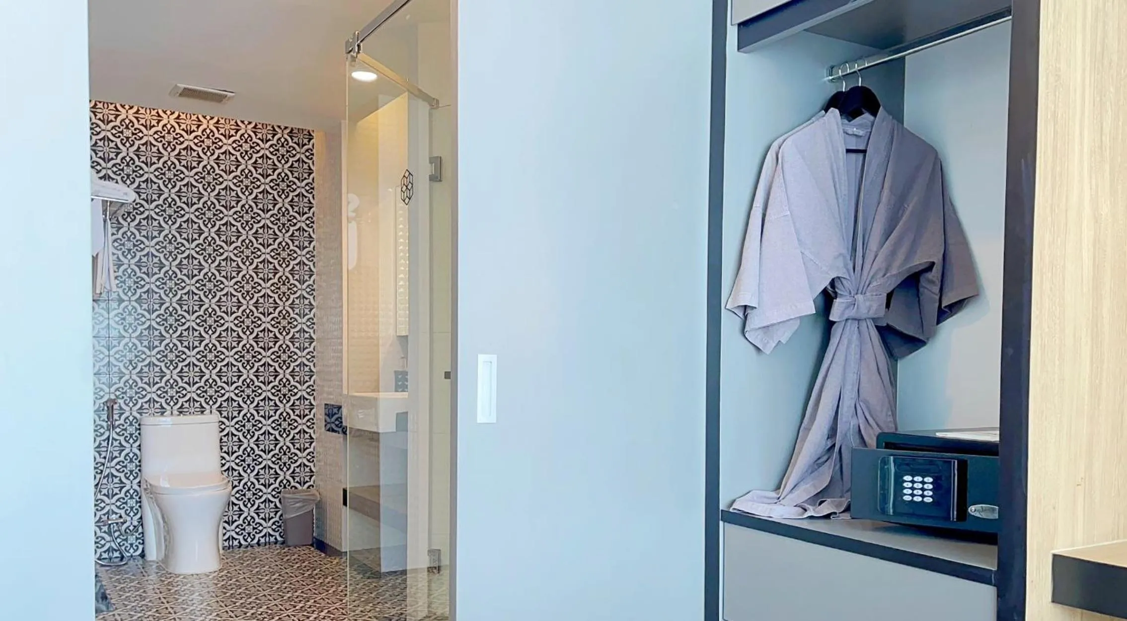 Toilet in Chezzotel Pattaya