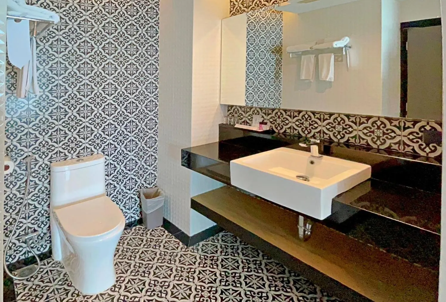 Toilet in Chezzotel Pattaya