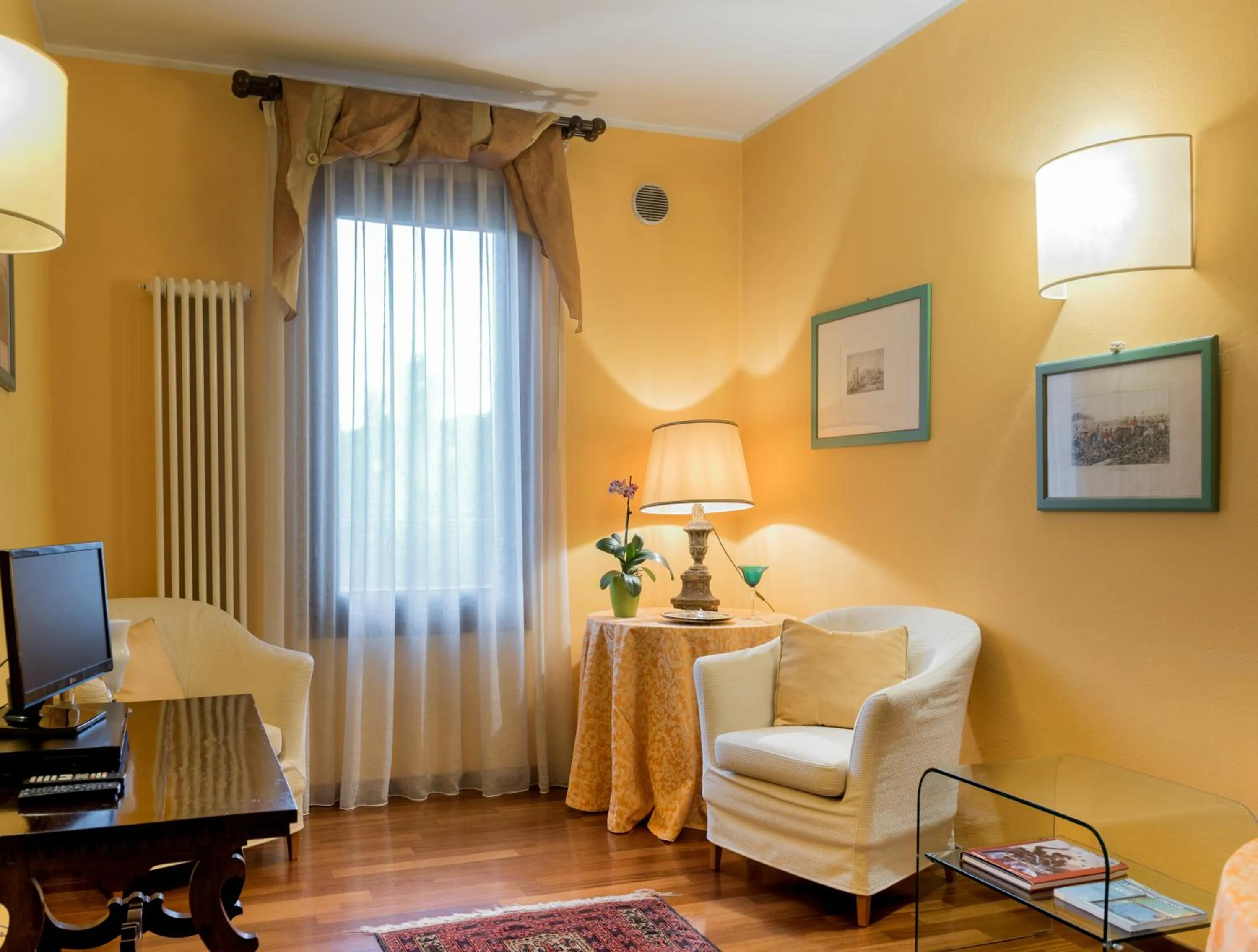 TV and multimedia in Piazza Nova Guest House