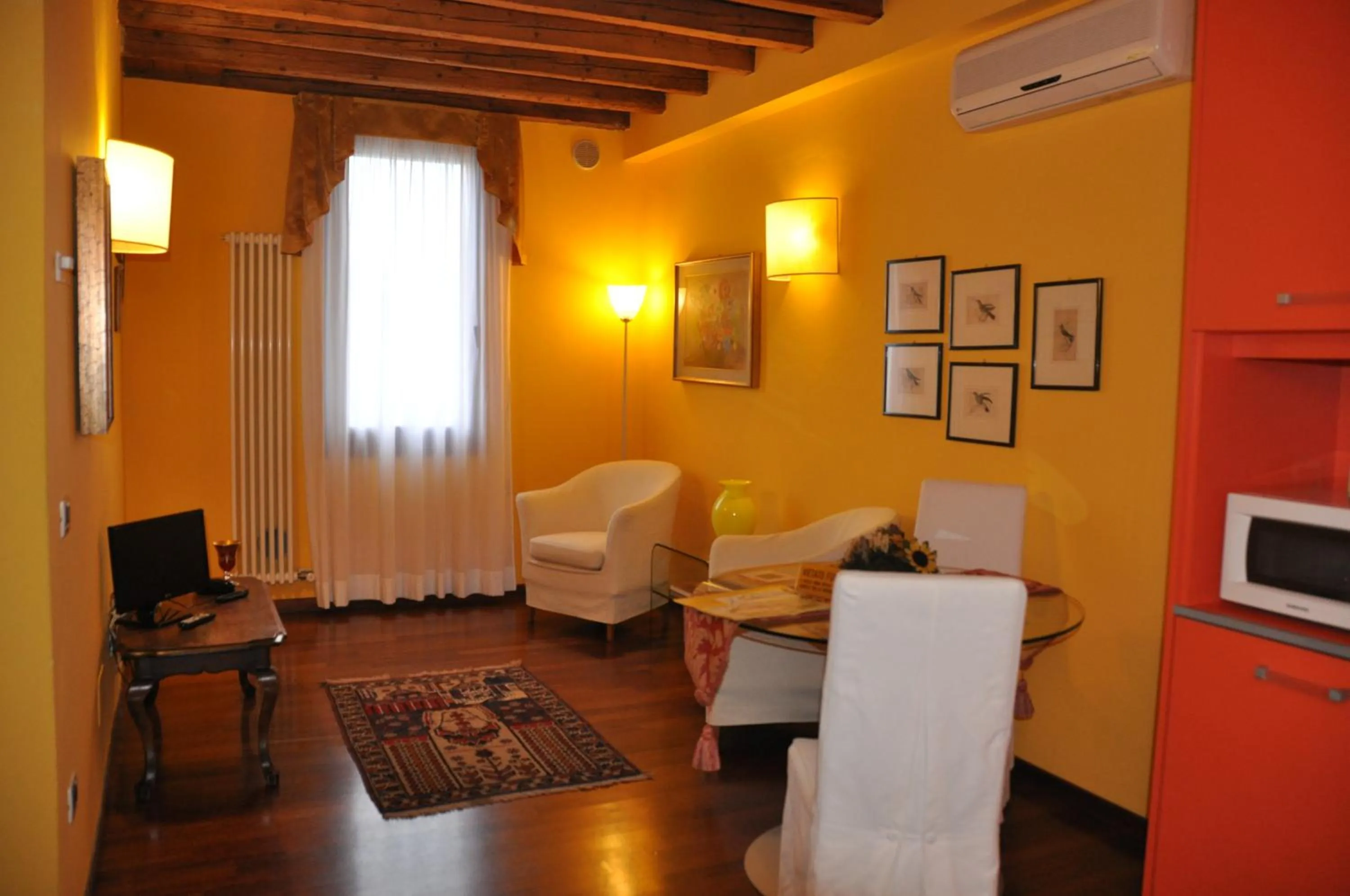 TV and multimedia in Piazza Nova Guest House