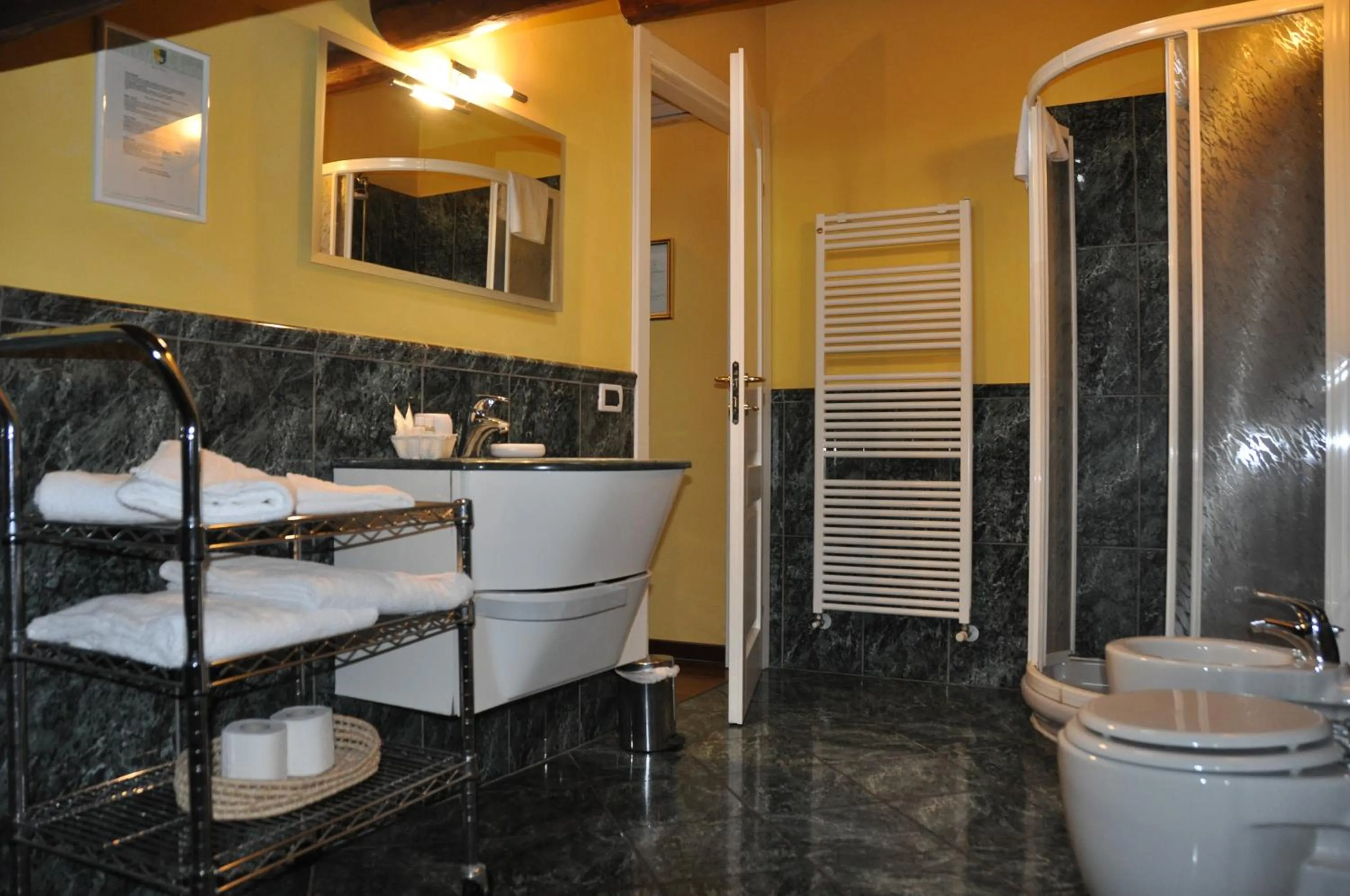 Toilet in Piazza Nova Guest House