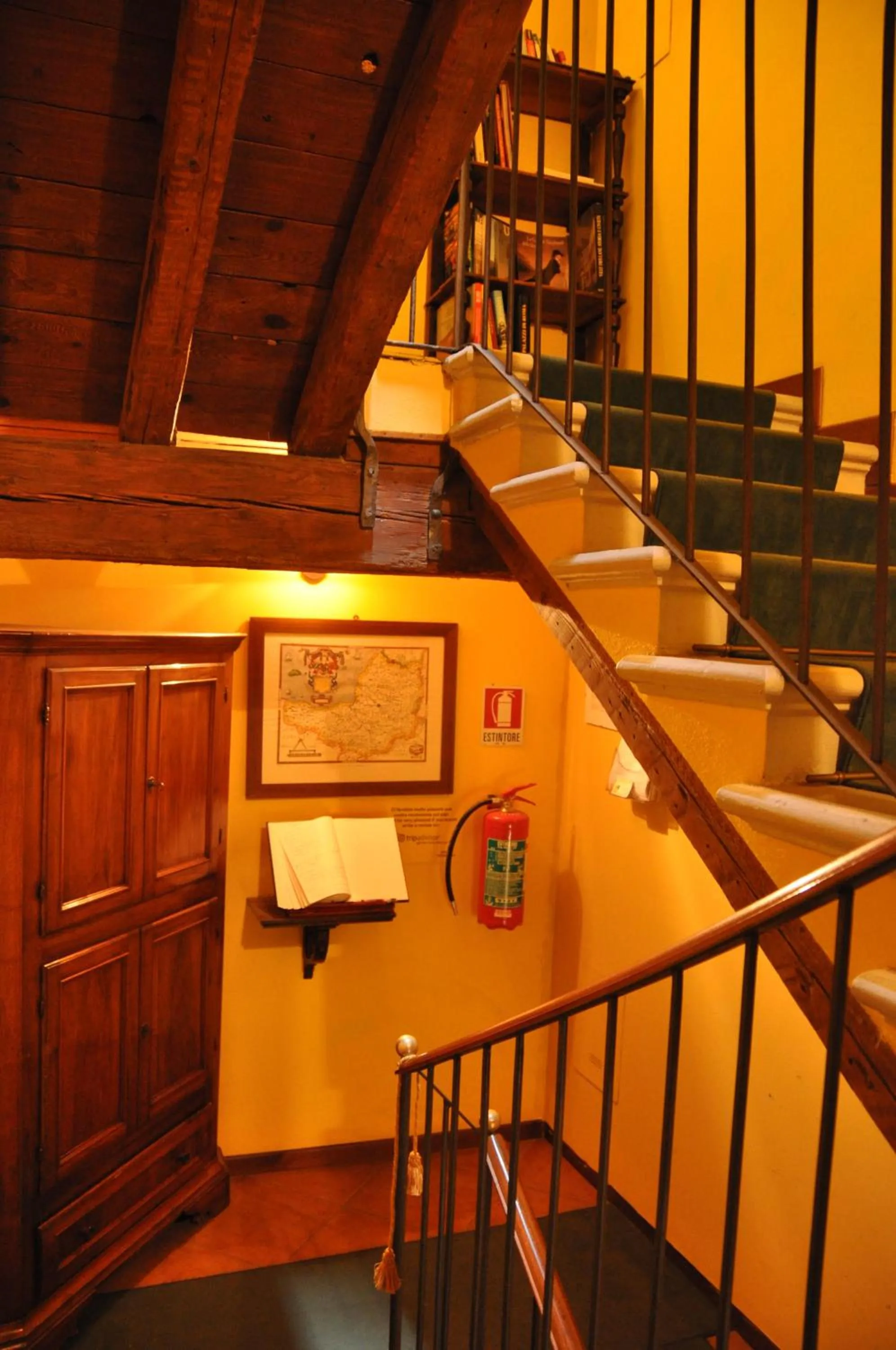 Decorative detail in Piazza Nova Guest House