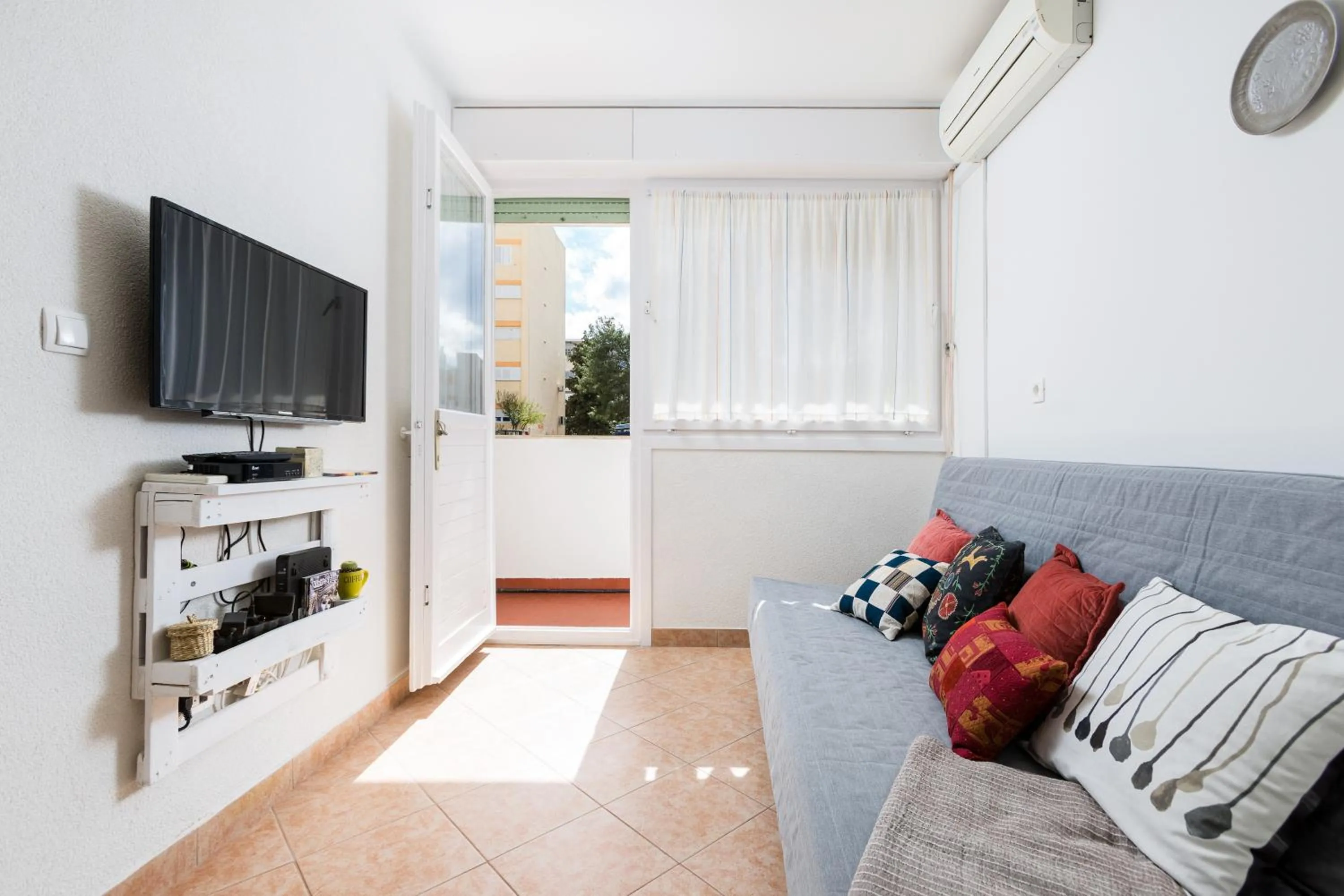 Communal lounge/ TV room in Apartment Romana with a spacious terrace