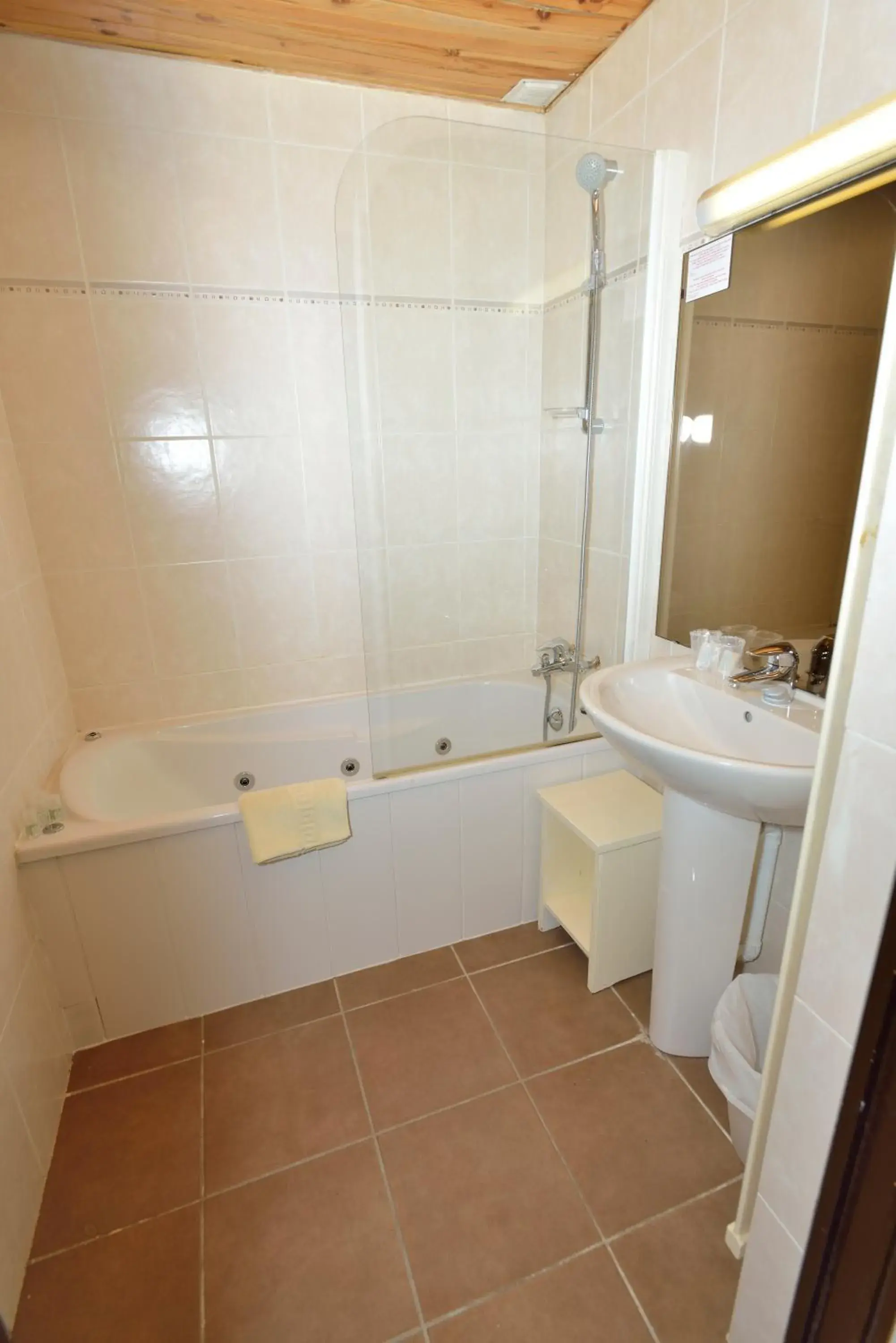 Twin Room in Hotel Le Cairn Twin Room in Hotel Le Cairn