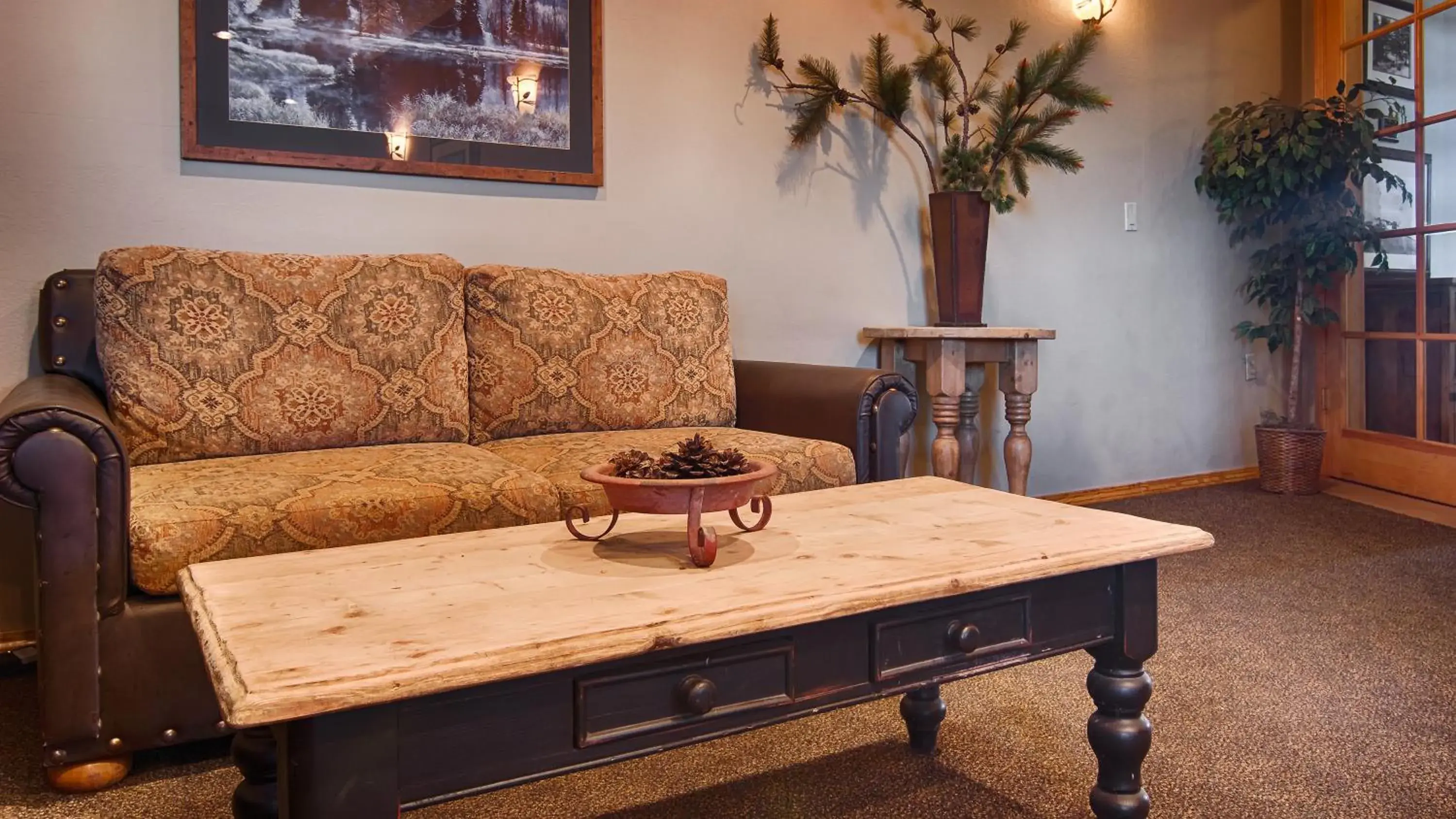 Lobby or reception in Tahoe Lakeshore Lodge & Spa Lobby or reception in Tahoe Lakeshore Lodge & Spa