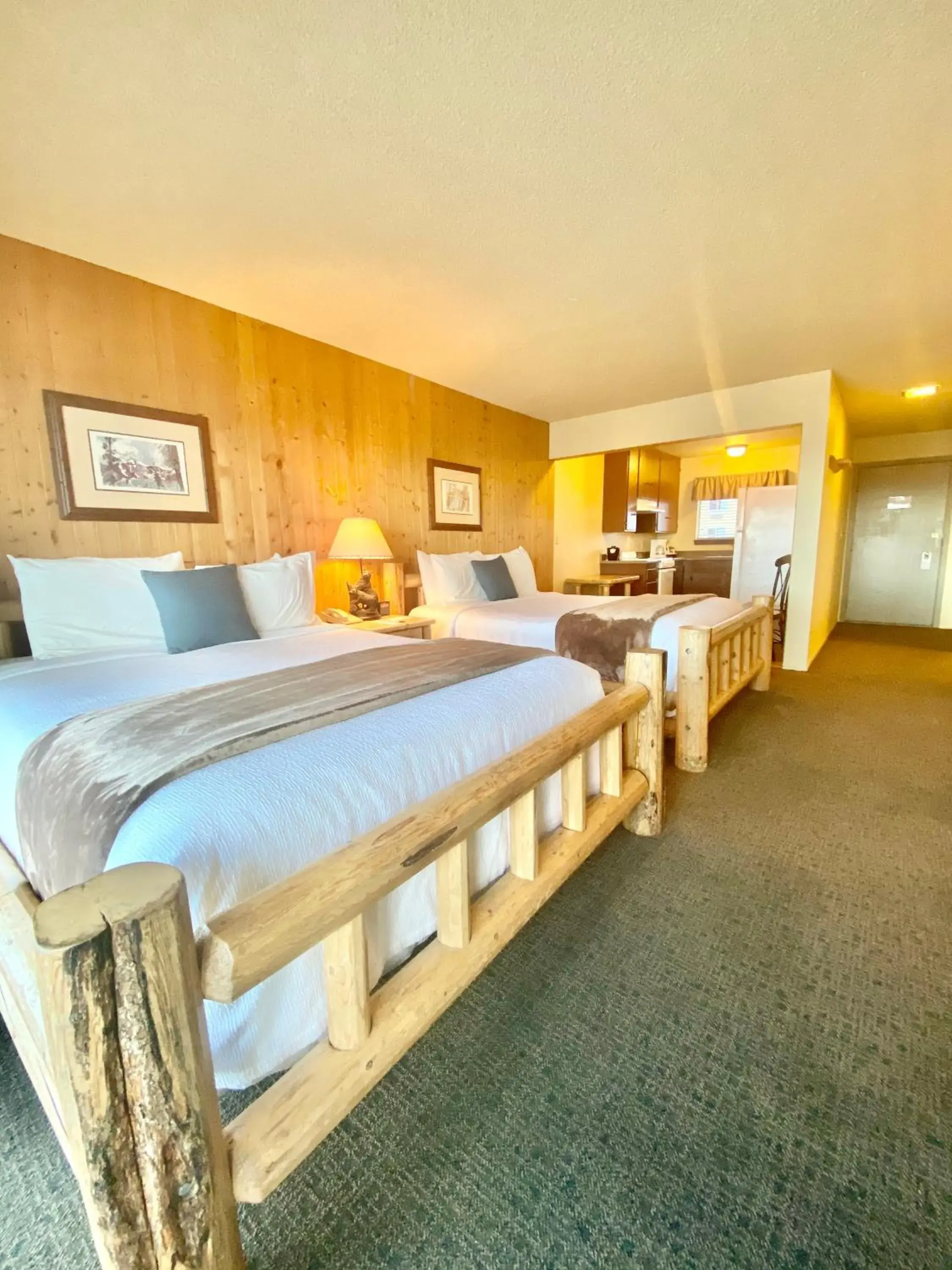 Kitchen or kitchenette, Bed in Tahoe Lakeshore Lodge & Spa Kitchen or kitchenette, Bed in Tahoe Lakeshore Lodge & Spa
