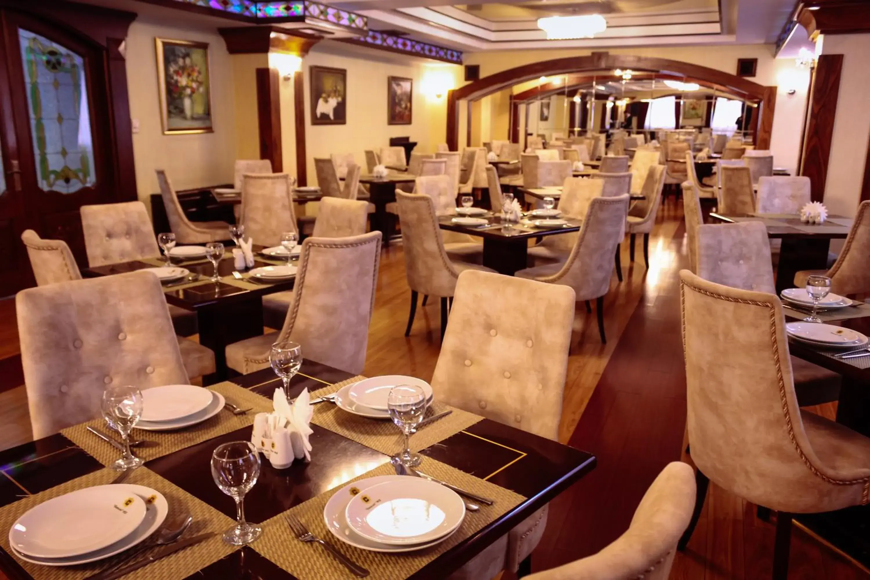Restaurant/places to eat in Ganjali Plaza Hotel Restaurant/places to eat in Ganjali Plaza Hotel