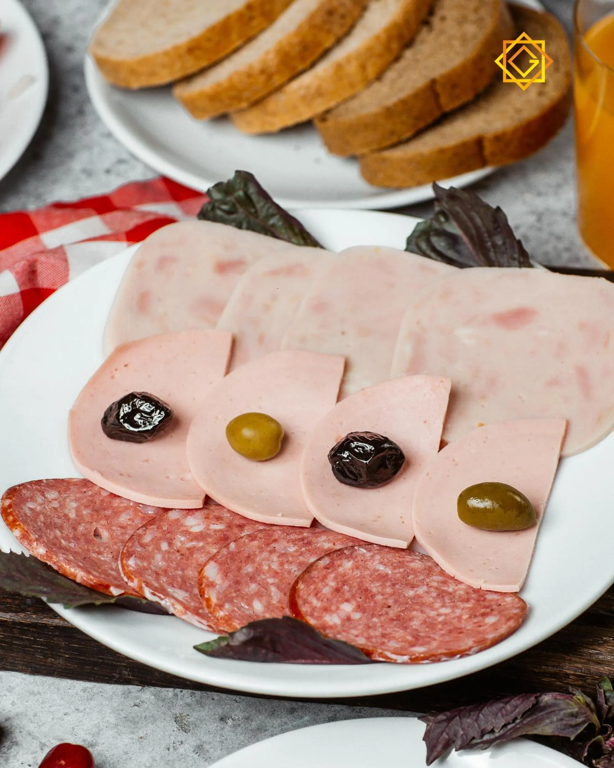 Food in Ganjali Plaza Hotel