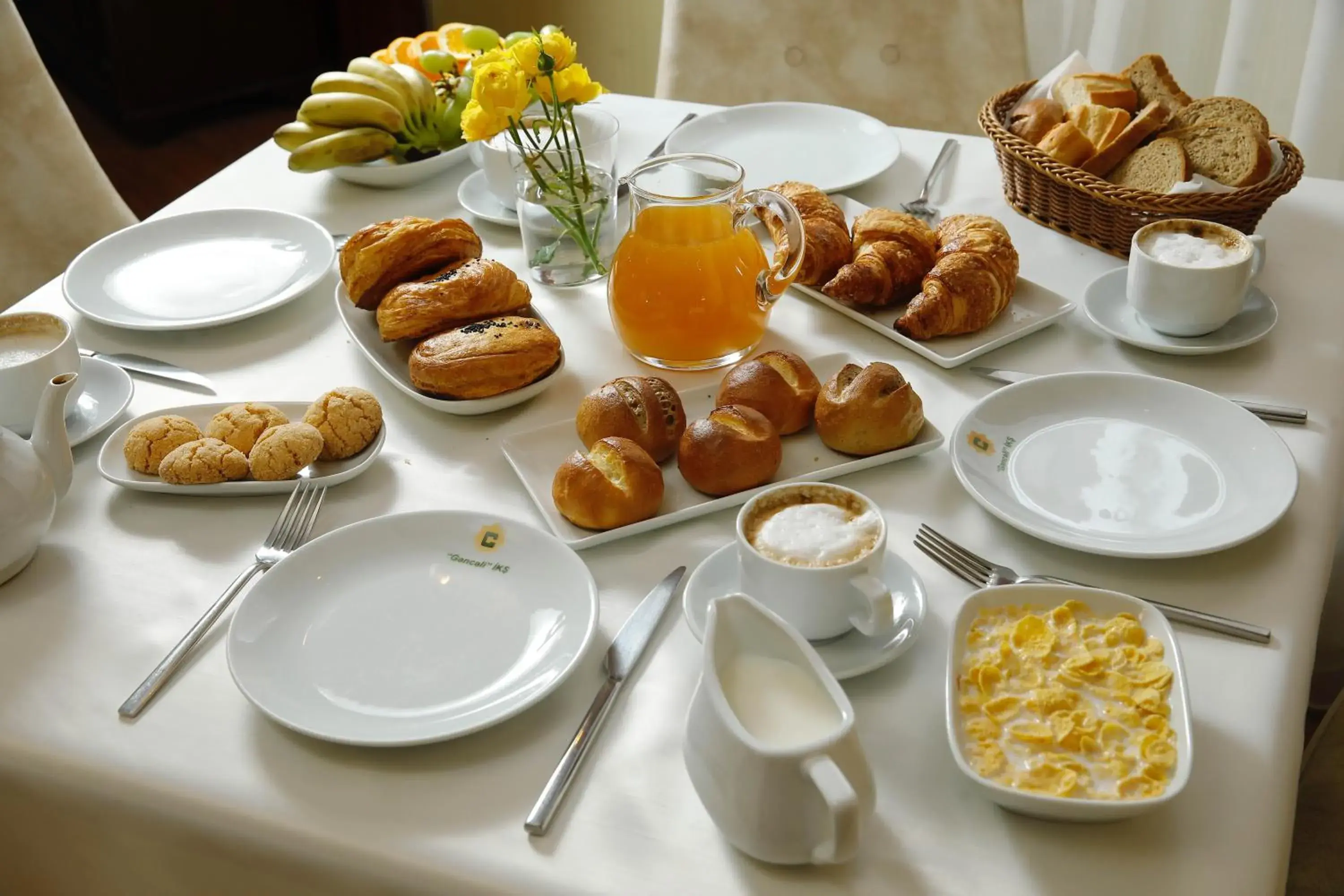 Food and drinks in Ganjali Plaza Hotel Food and drinks in Ganjali Plaza Hotel