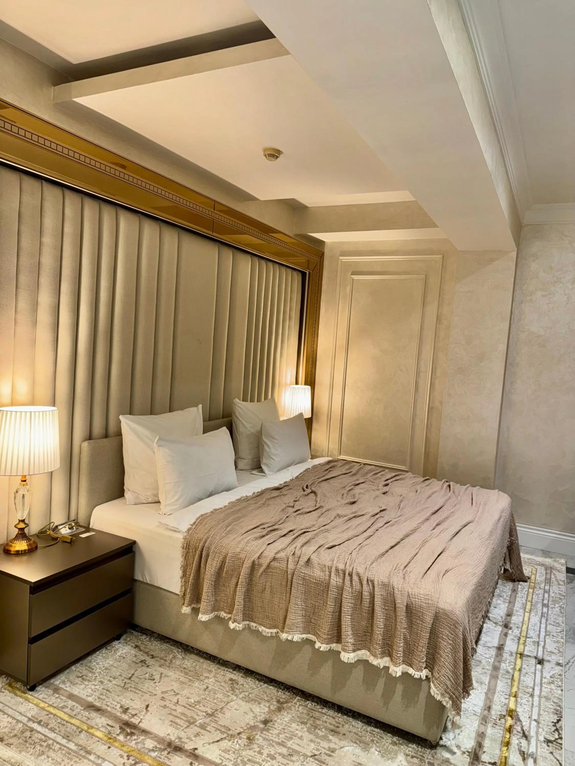 Bedroom, Bed in Ganjali Plaza Hotel