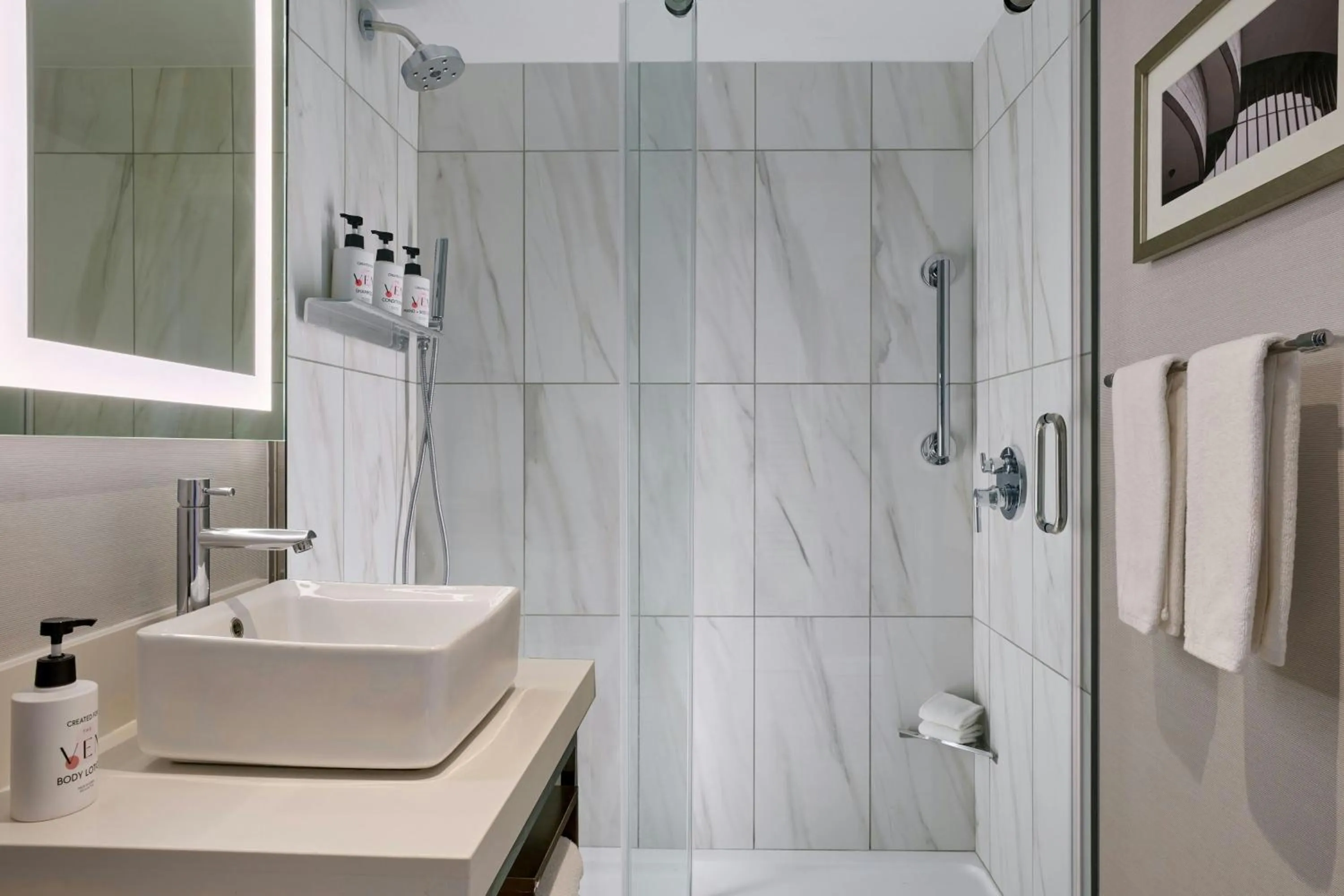 Bathroom in The Ven at Embassy Row, Washington, D.C., a Tribute Portfolio Hotel