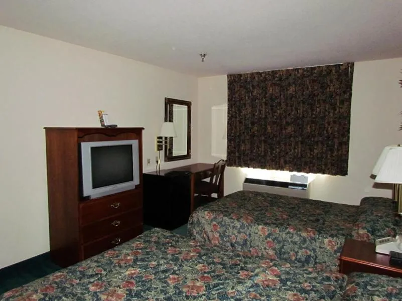 Double Room with Two Double Beds in Western Inn & Suites Hampton