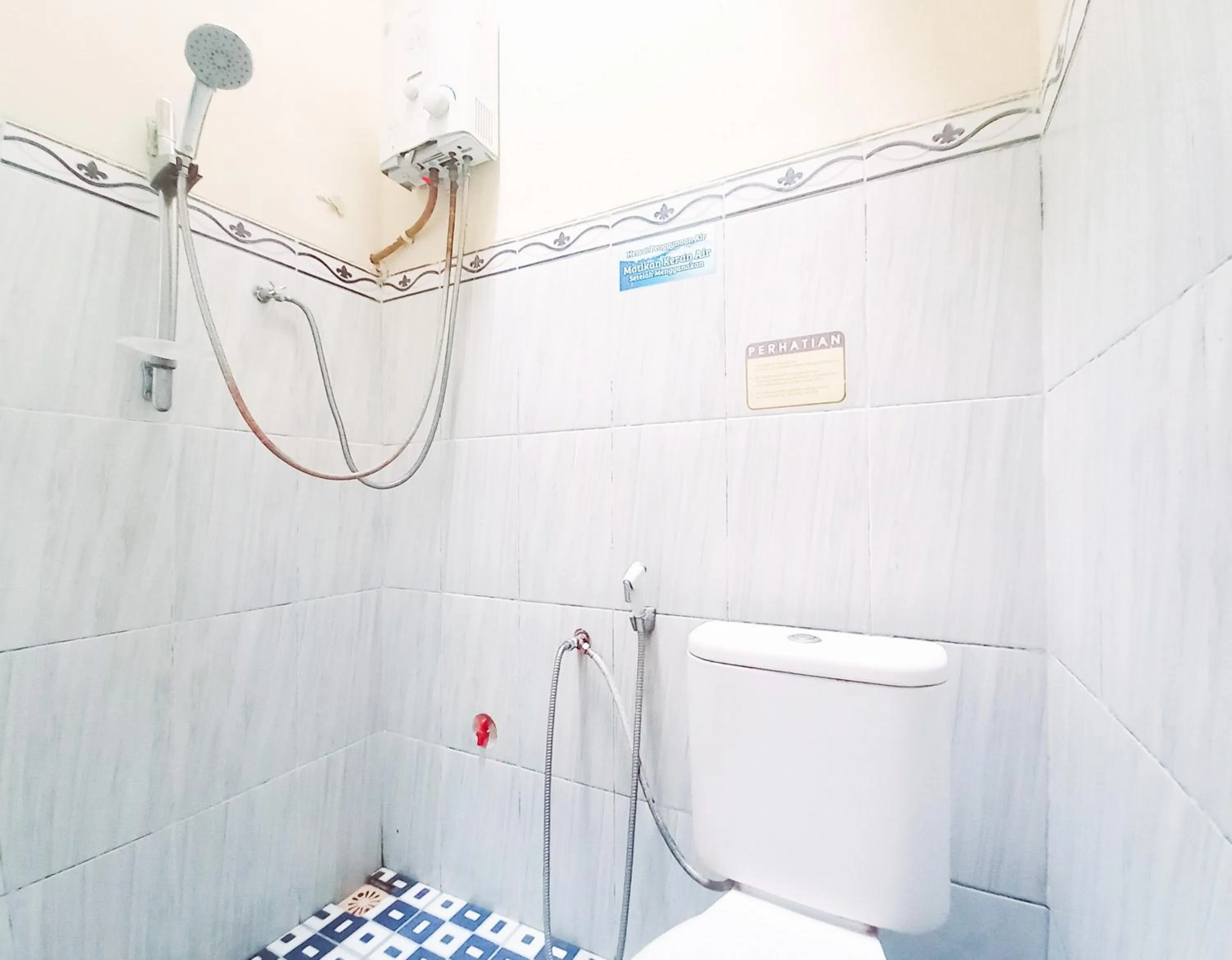 Bathroom in Lancar Homestay Syariah near BNS Mitra RedDoorz