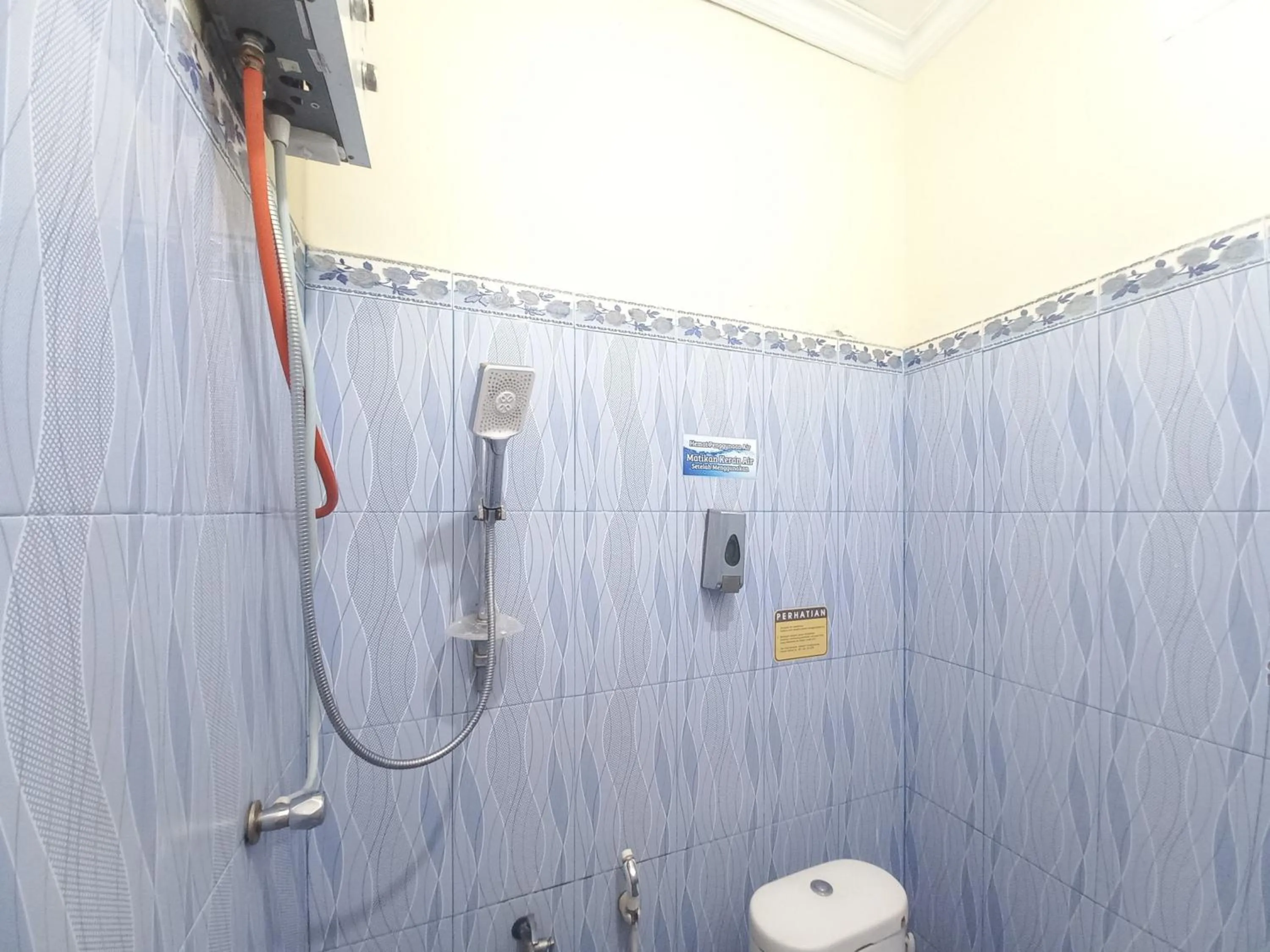 Bathroom in Lancar Homestay Syariah near BNS Mitra RedDoorz