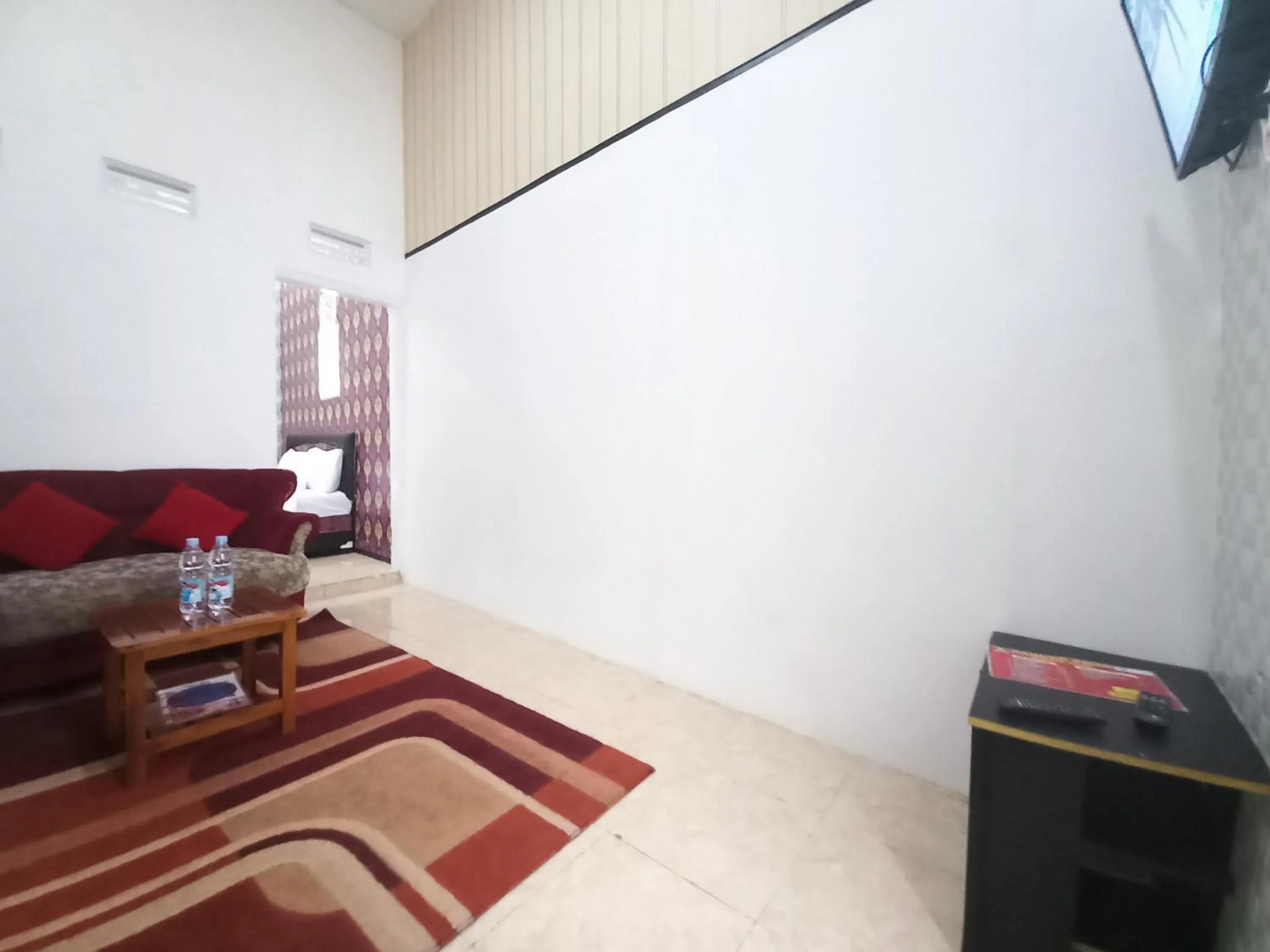 Seating area in Lancar Homestay Syariah near BNS Mitra RedDoorz