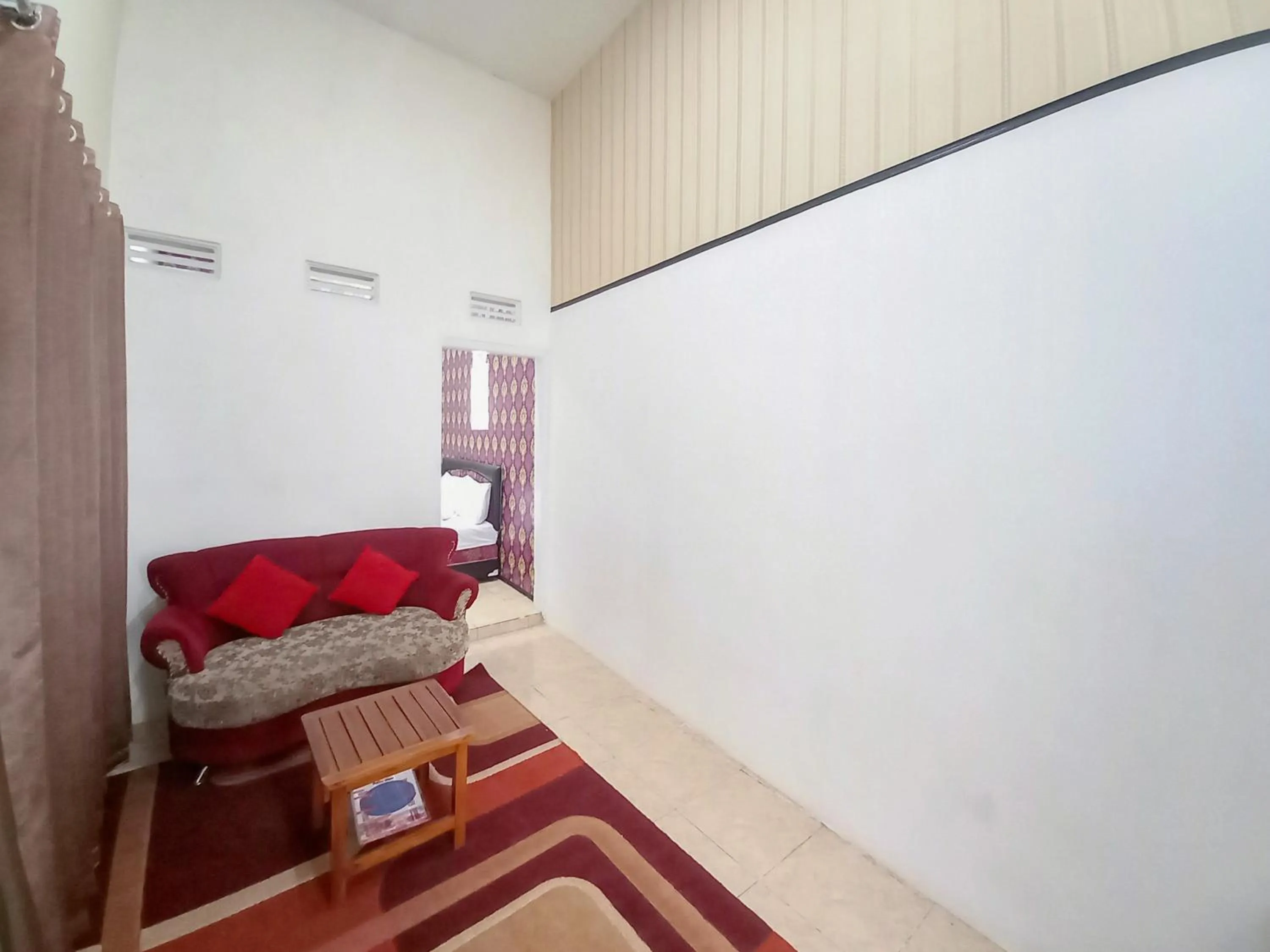 Seating area in Lancar Homestay Syariah near BNS Mitra RedDoorz