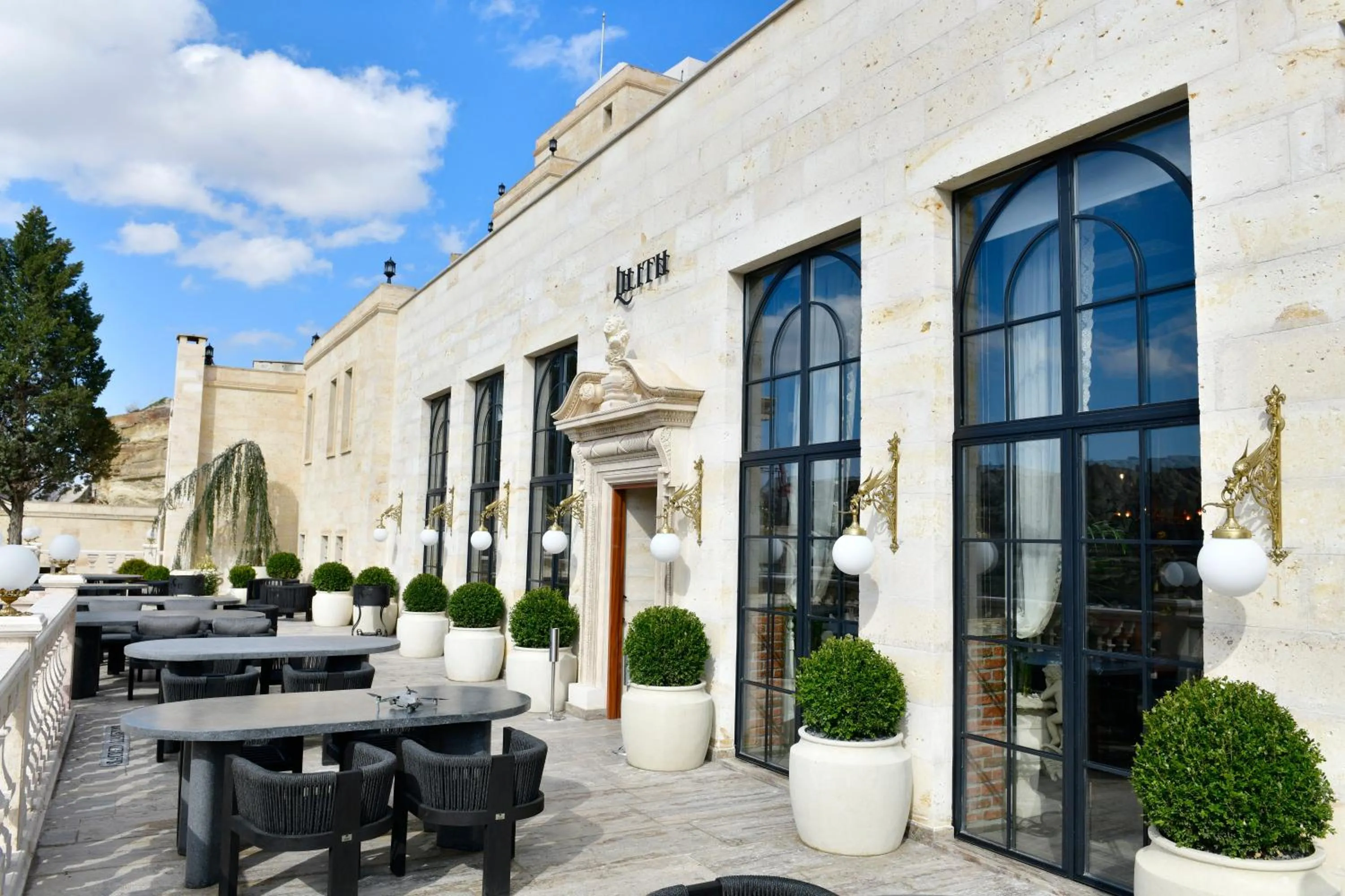 Restaurant/places to eat in Sacred Mansion