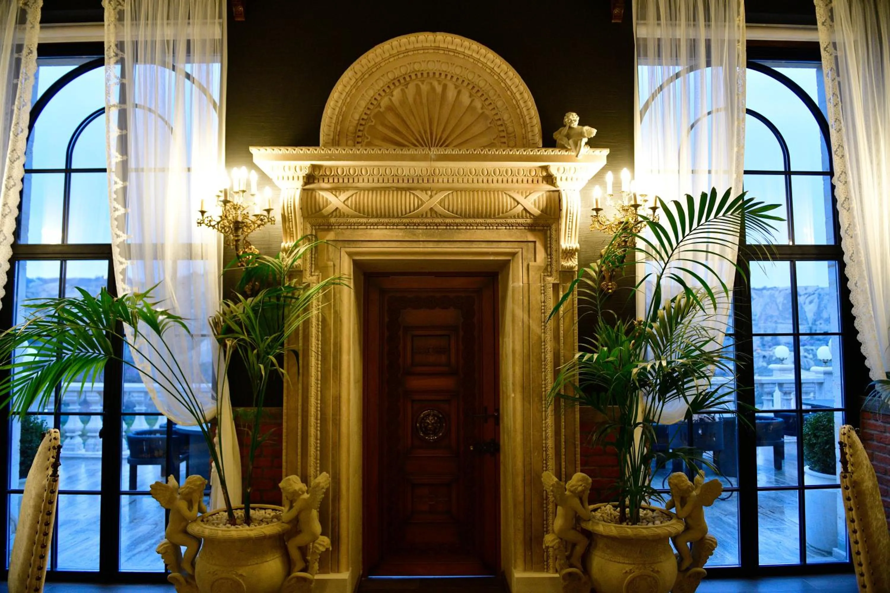 Restaurant/places to eat in Sacred Mansion