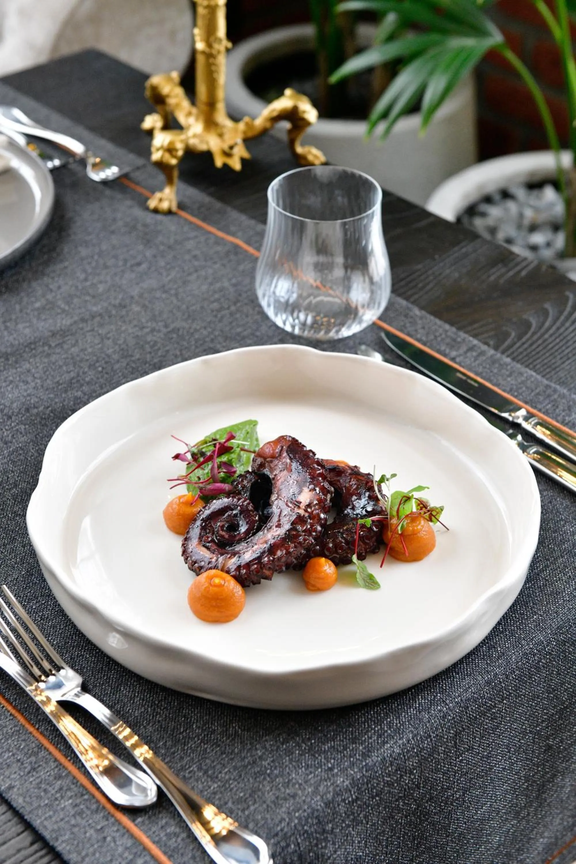 Restaurant/places to eat in Sacred Mansion