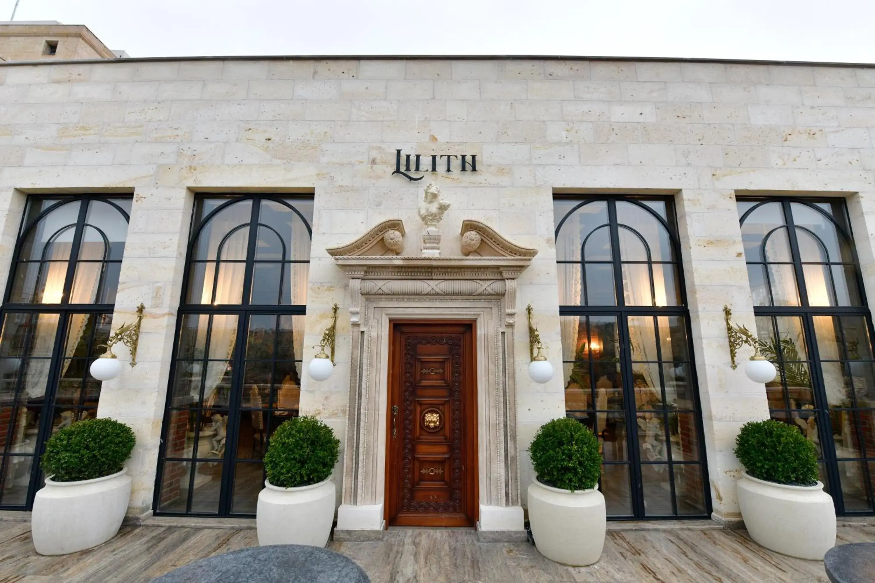 Restaurant/places to eat in Sacred Mansion Restaurant/places to eat in Sacred Mansion