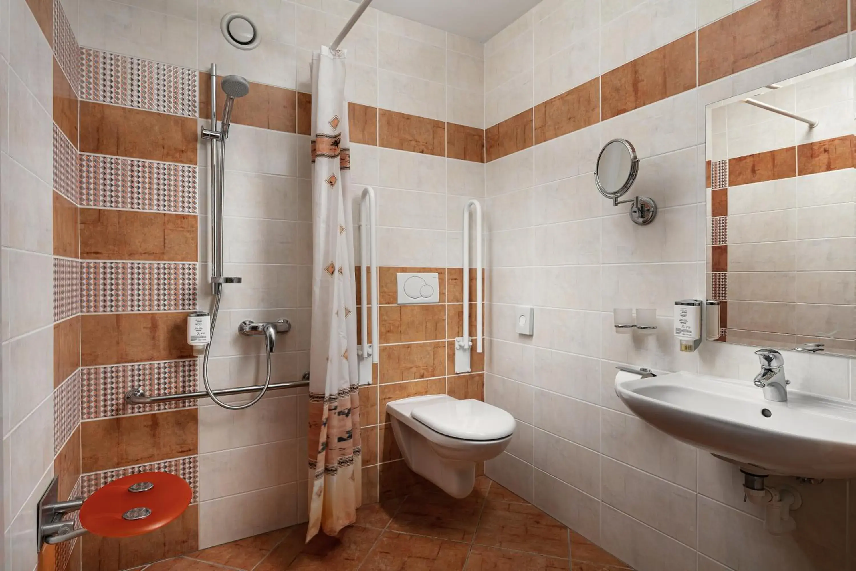 Twin Room - Disability Access in Golf & Spa Kunětická Hora Twin Room - Disability Access in Golf & Spa Kunětická Hora