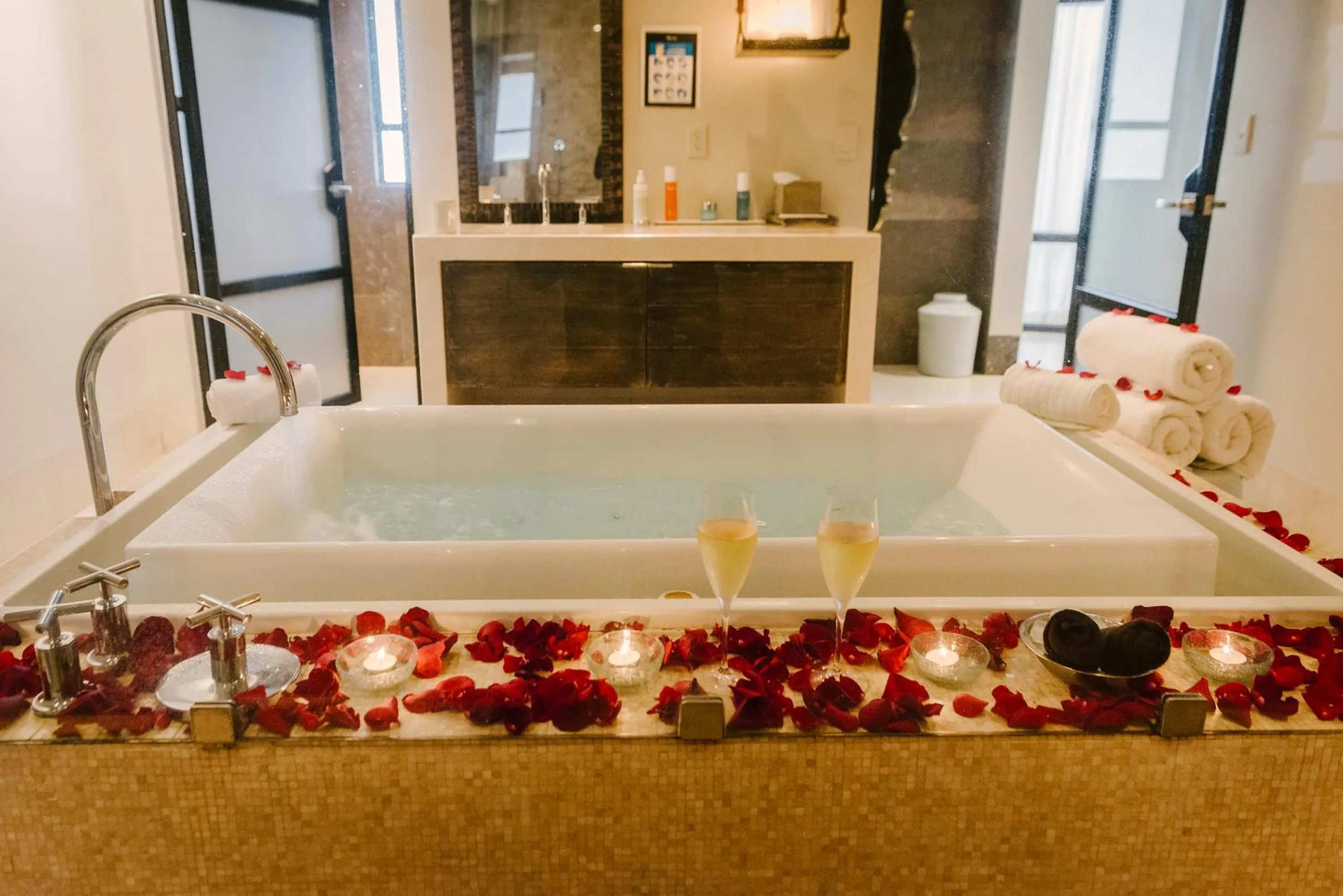 Hot Tub in Hotel Matilda, a Member of Design Hotels