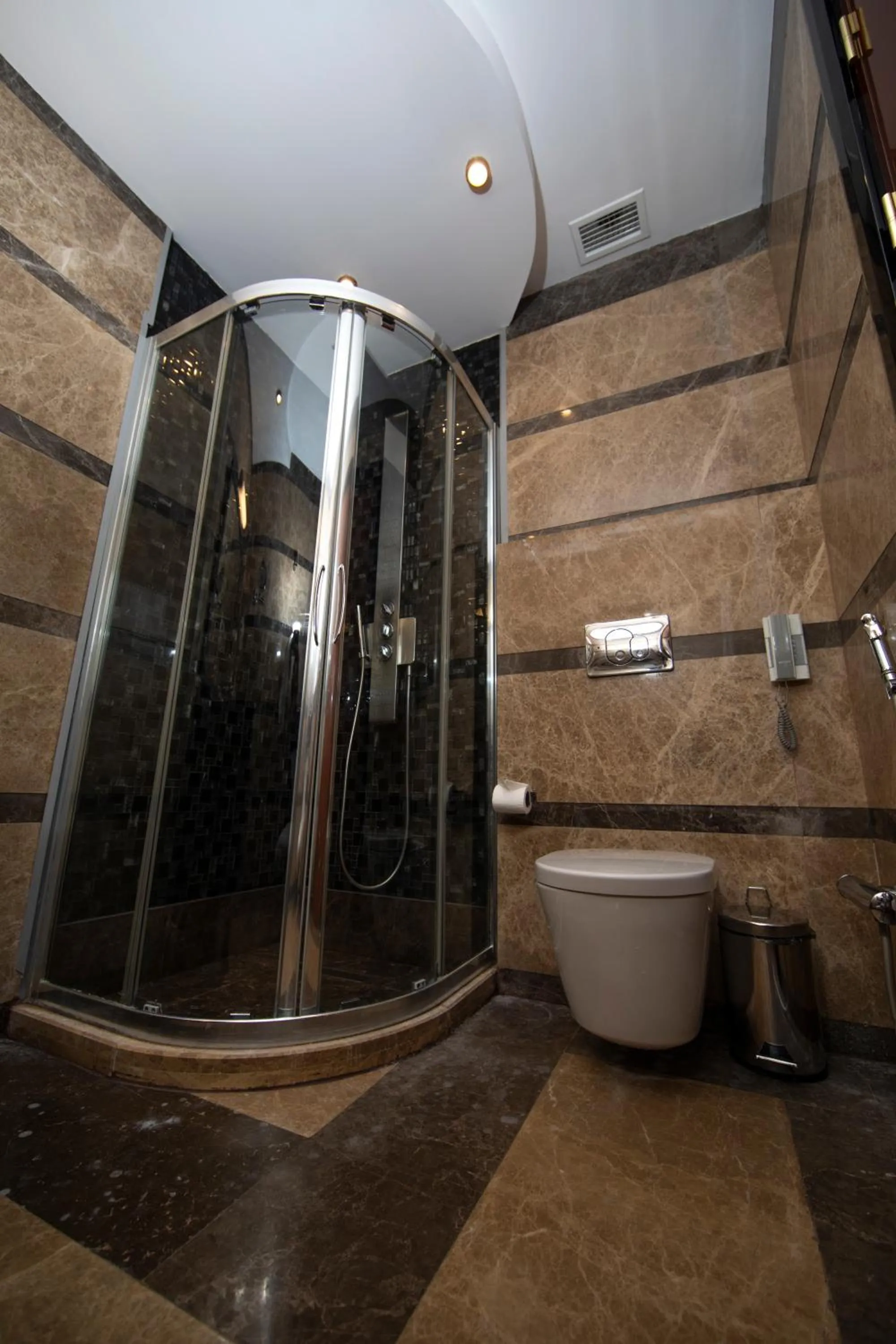 Shower in Sapphire Hotel