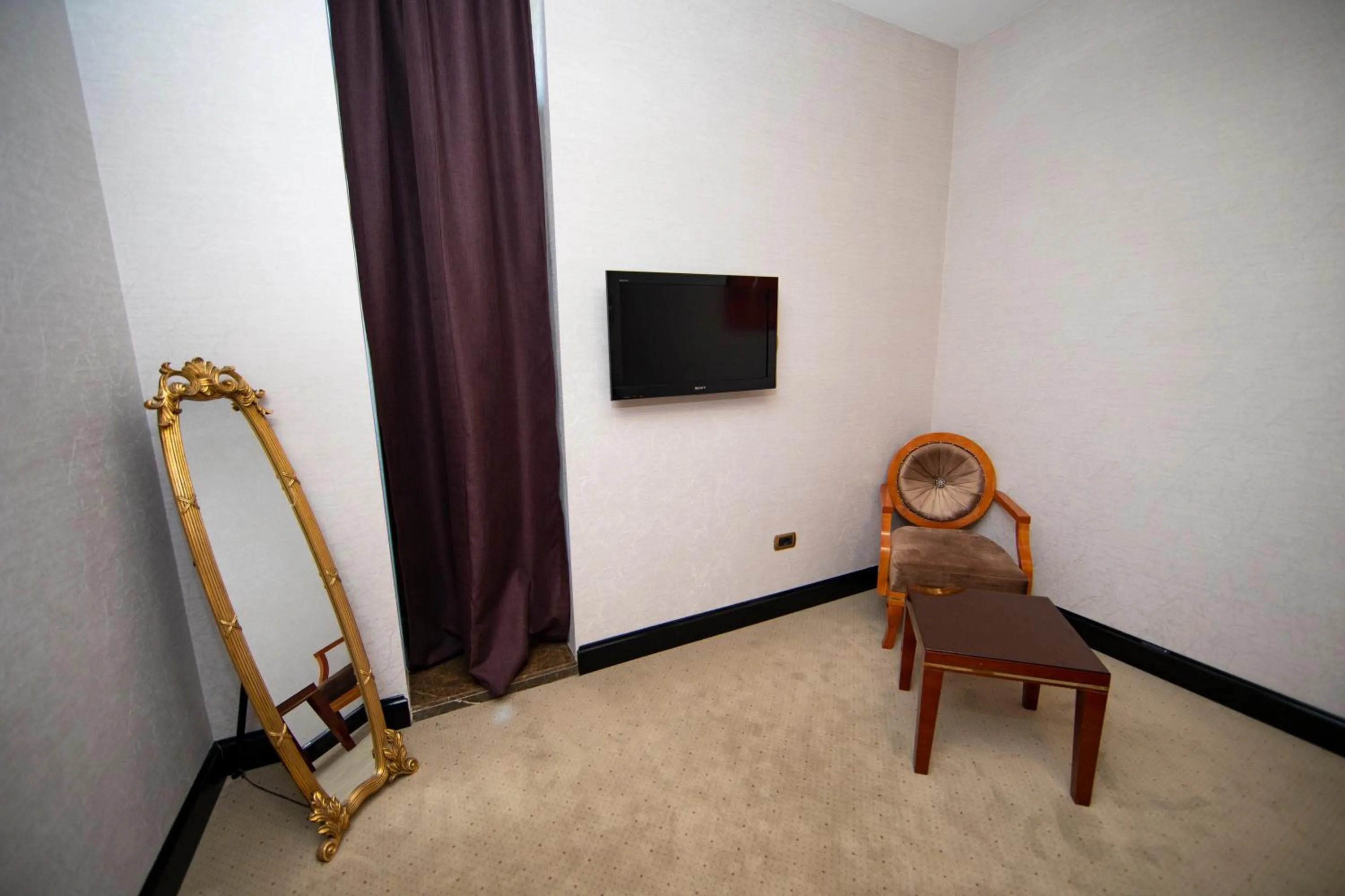 TV and multimedia in Sapphire Hotel