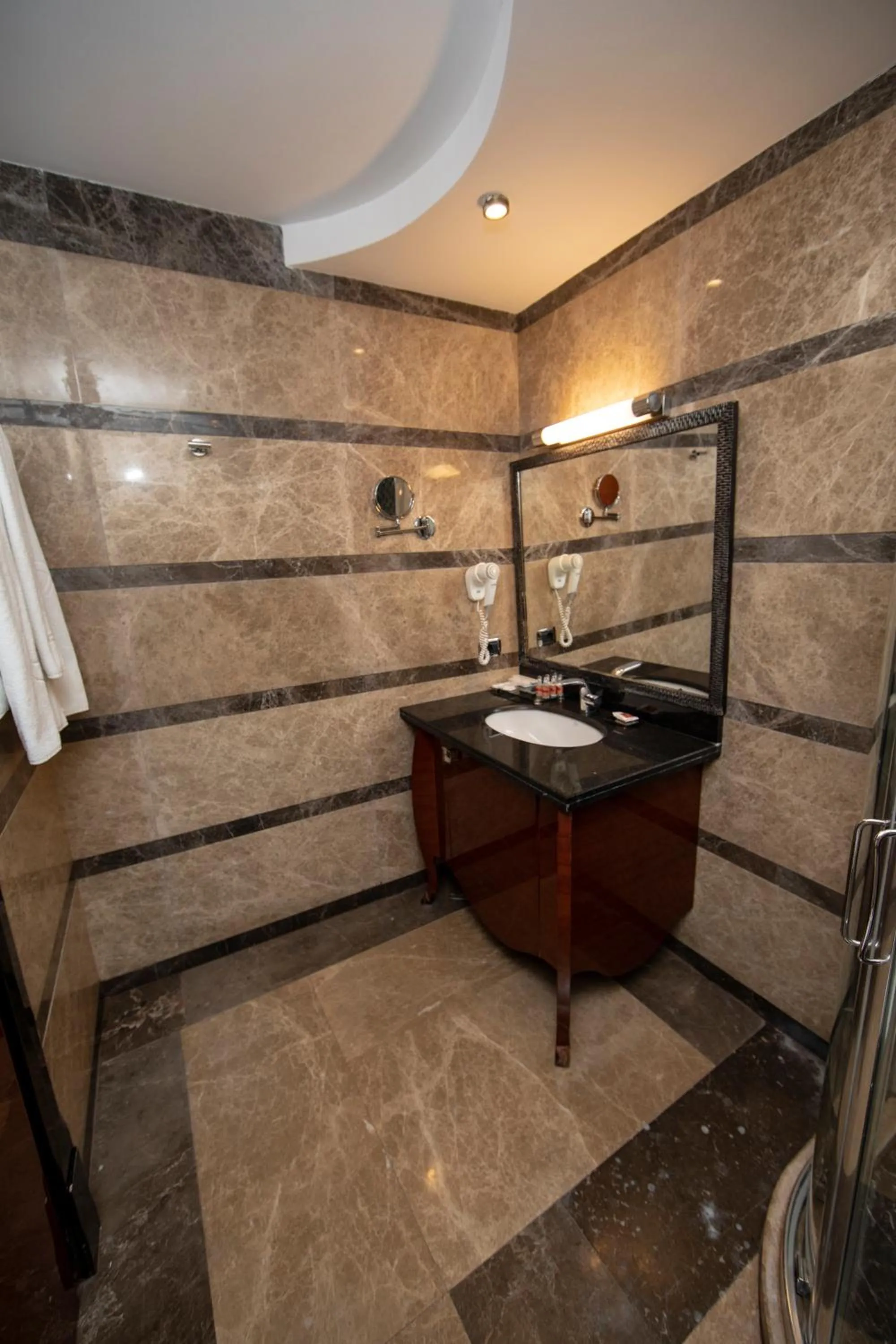 Bathroom in Sapphire Hotel