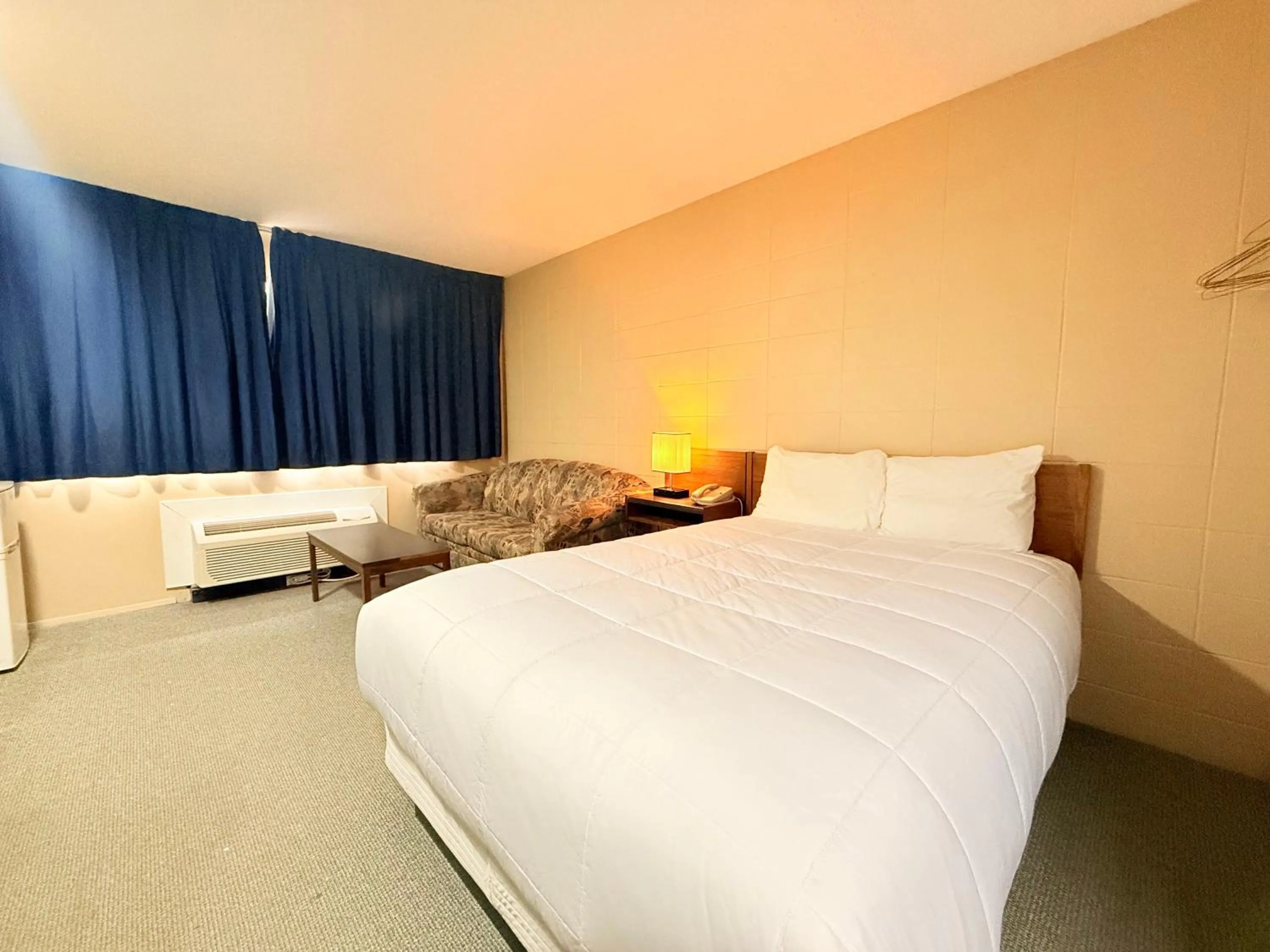 Photo of the whole room, Bed in Capri Motor Inn