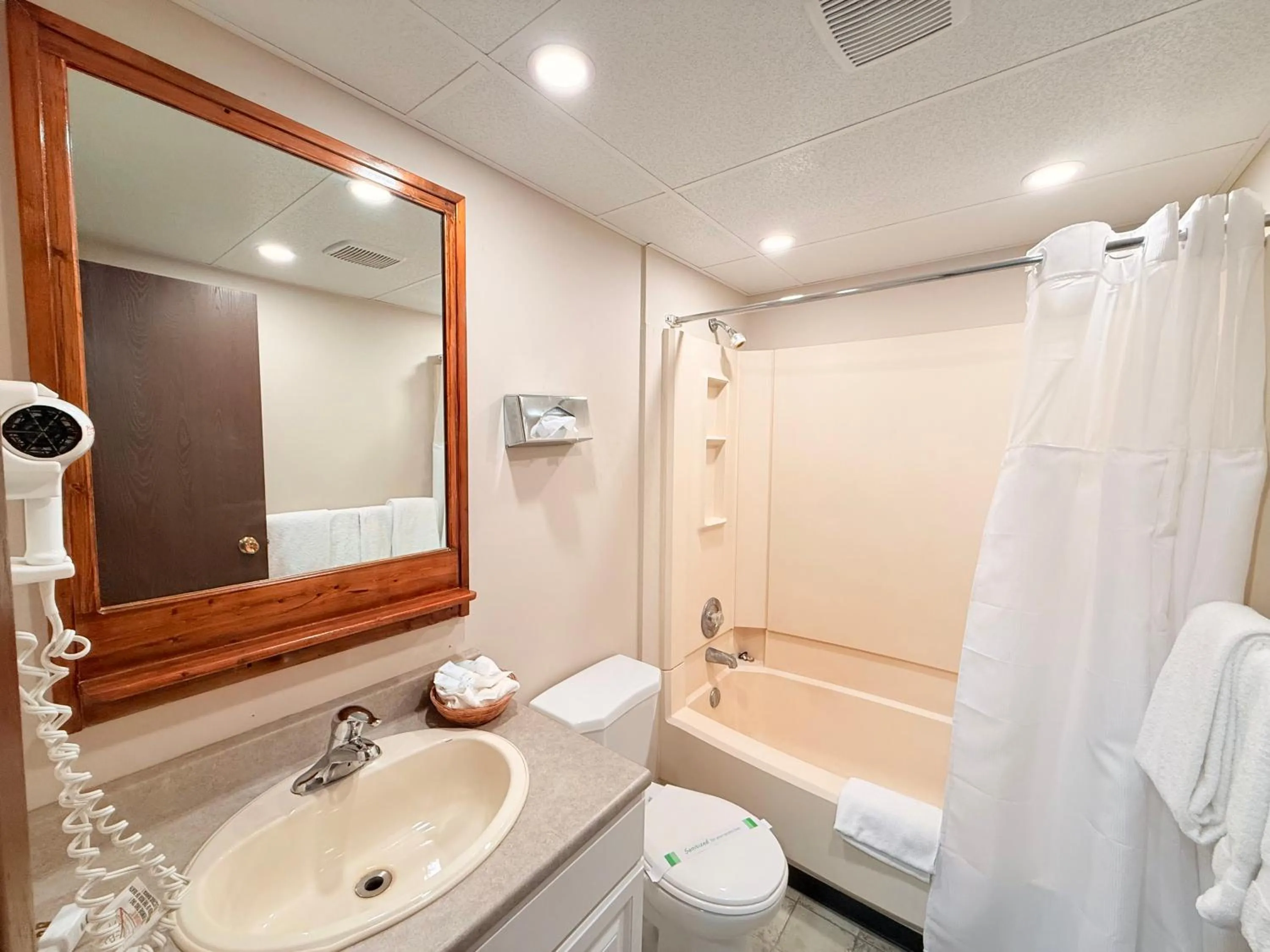 Bathroom in Capri Motor Inn