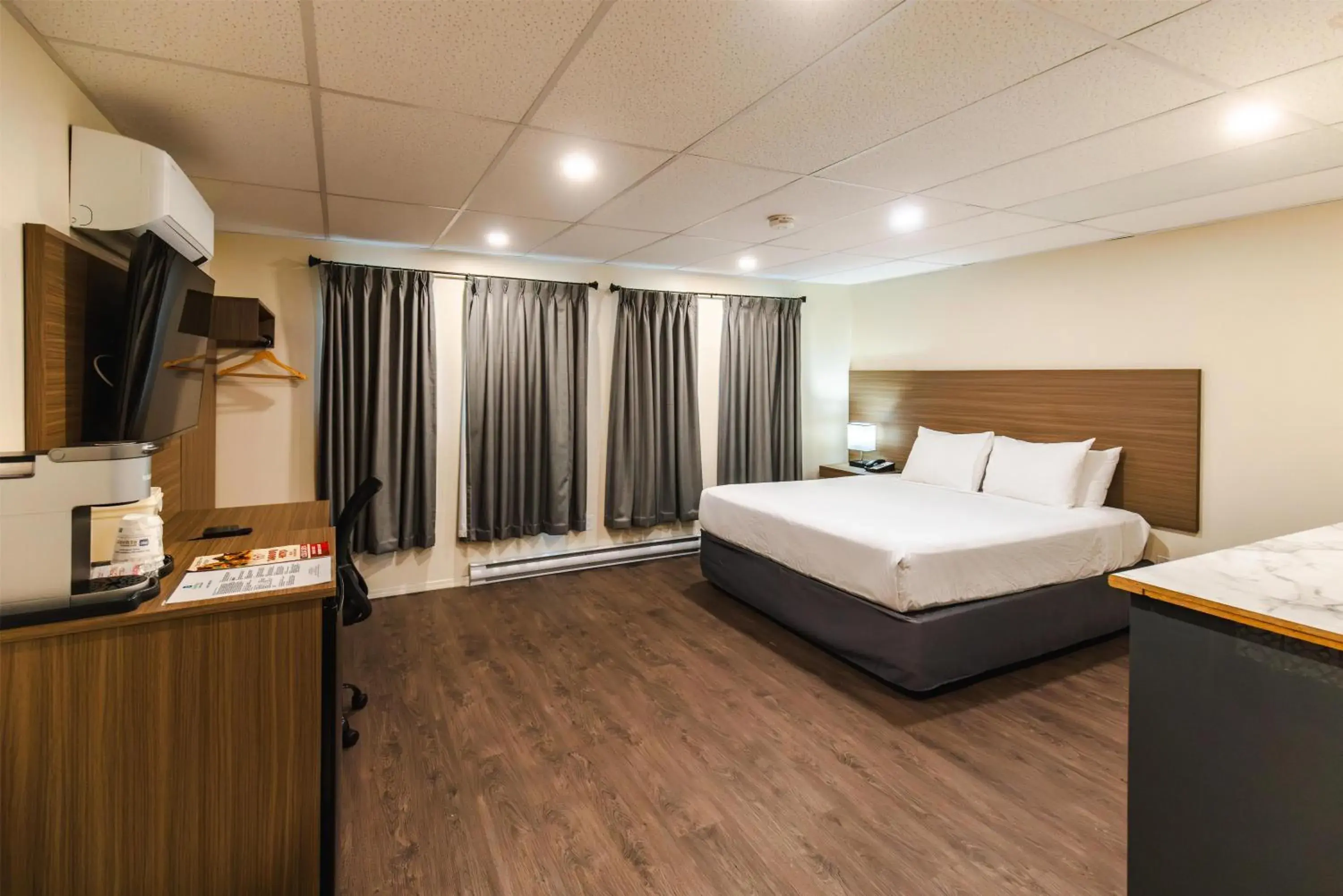 Bedroom, Bed in SureStay by Best Western Smithers Bedroom, Bed in SureStay by Best Western Smithers