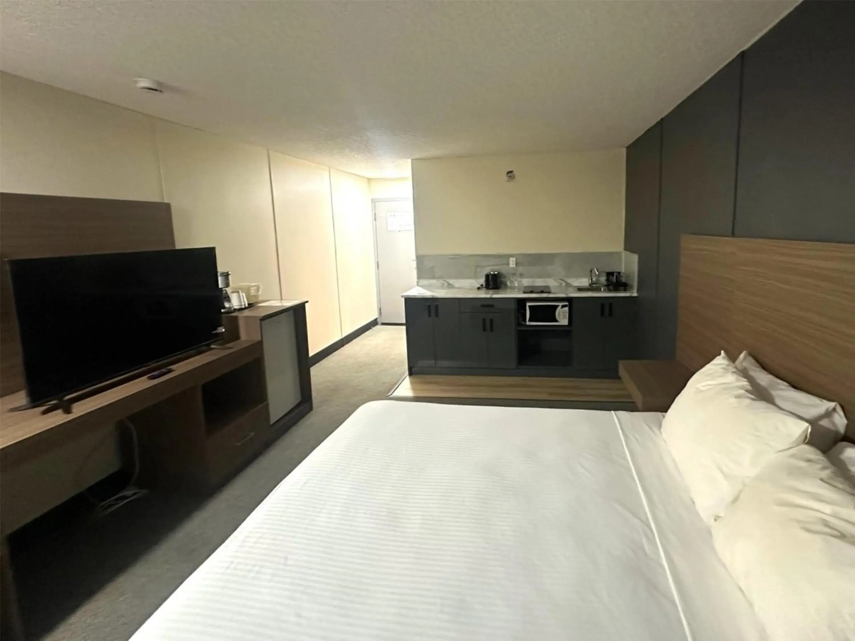 Bedroom, Bed in SureStay by Best Western Smithers Bedroom, Bed in SureStay by Best Western Smithers