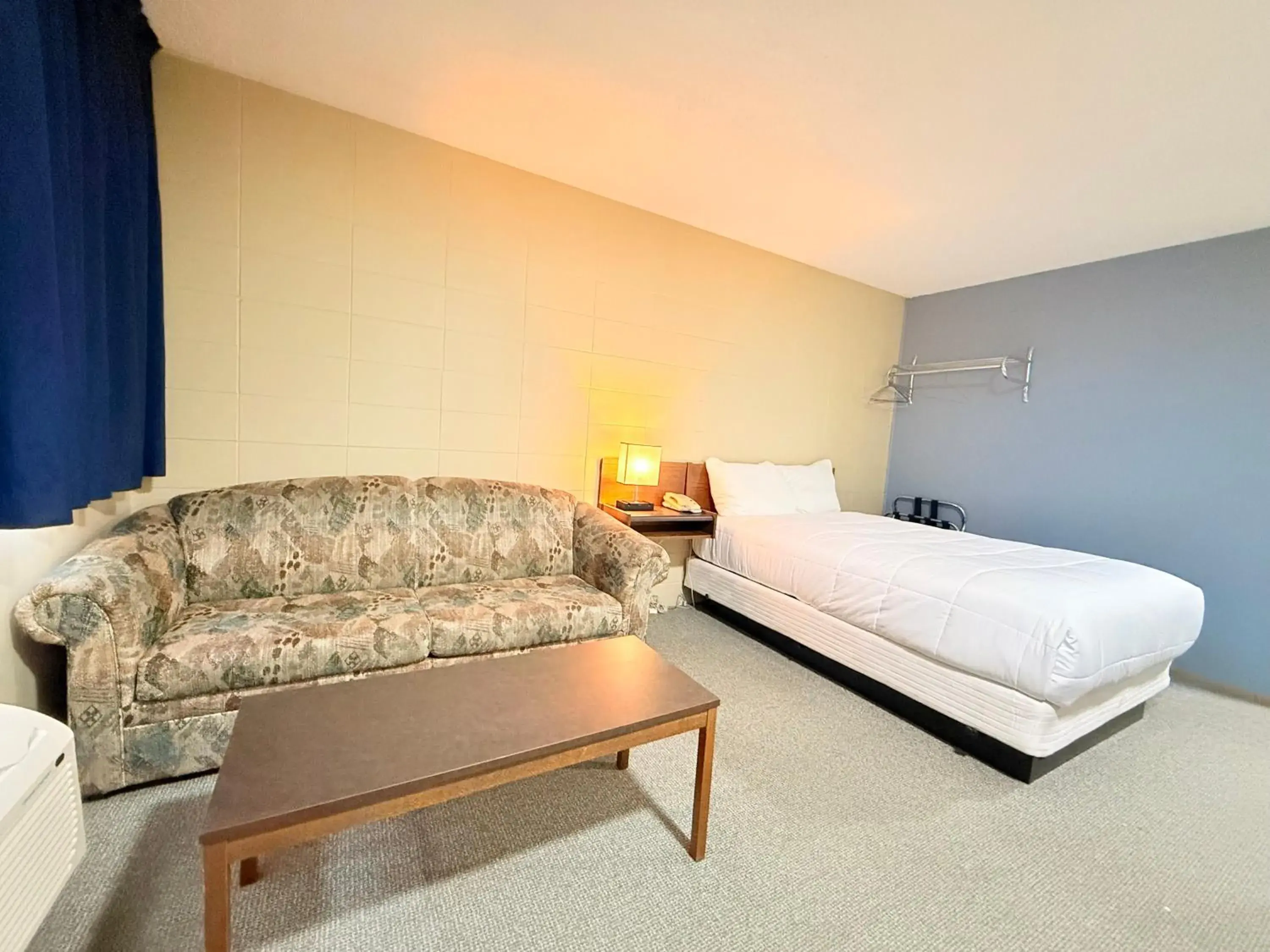 Double Room with Sofa Bed in Capri Motor Inn Double Room with Sofa Bed in Capri Motor Inn