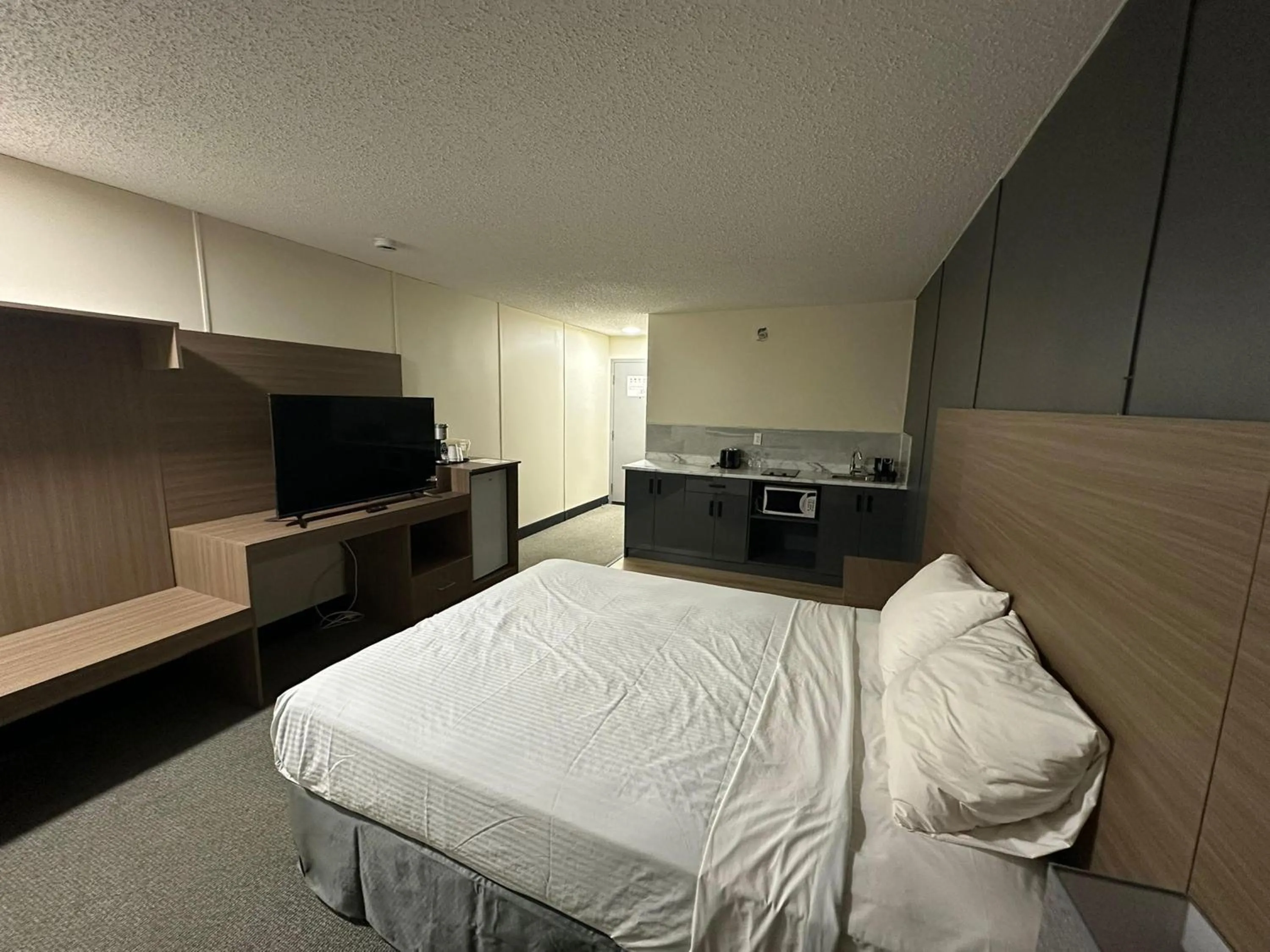 Bedroom, Bed in SureStay by Best Western Smithers
