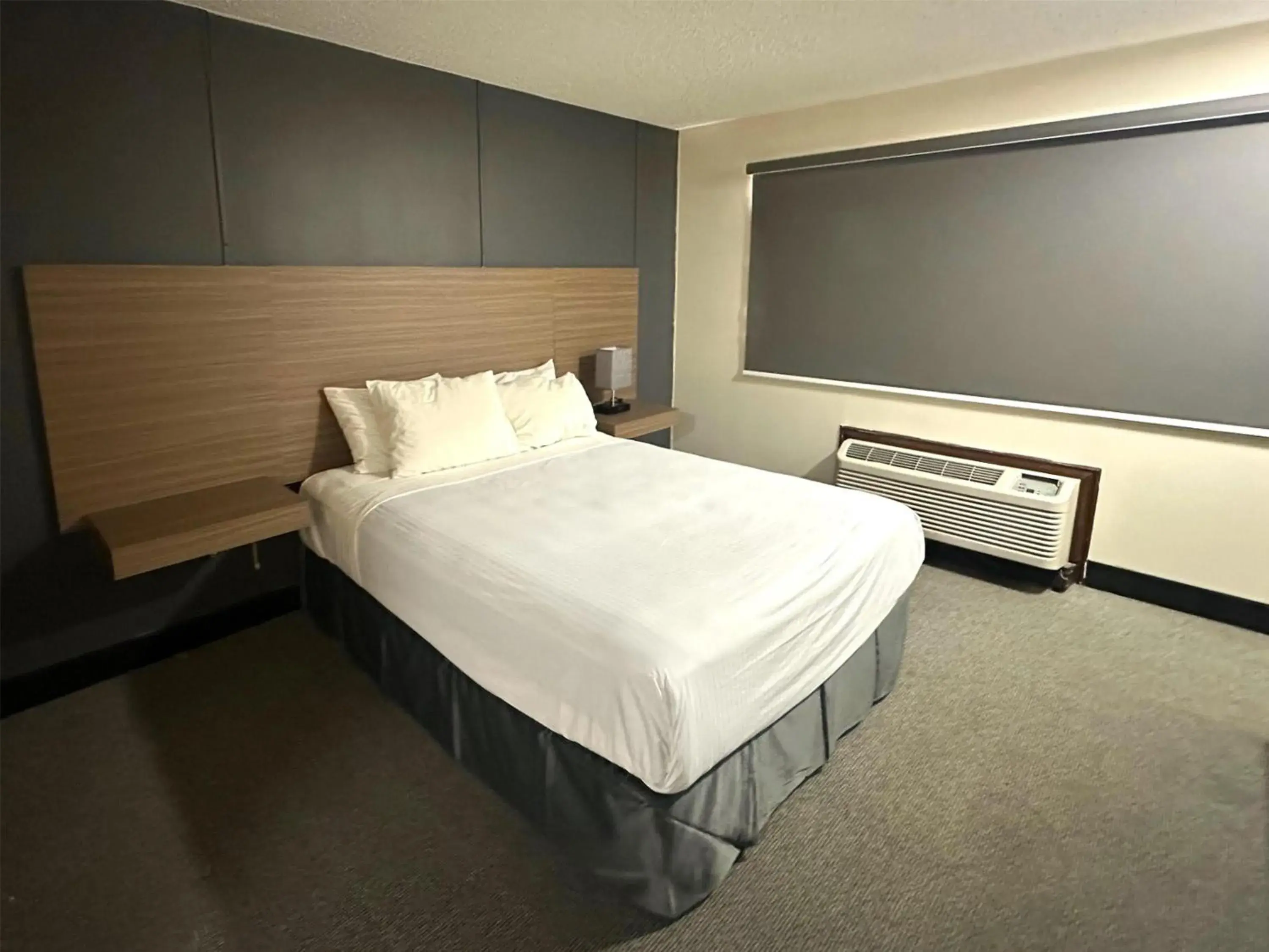 Bedroom, Bed in SureStay by Best Western Smithers Bedroom, Bed in SureStay by Best Western Smithers