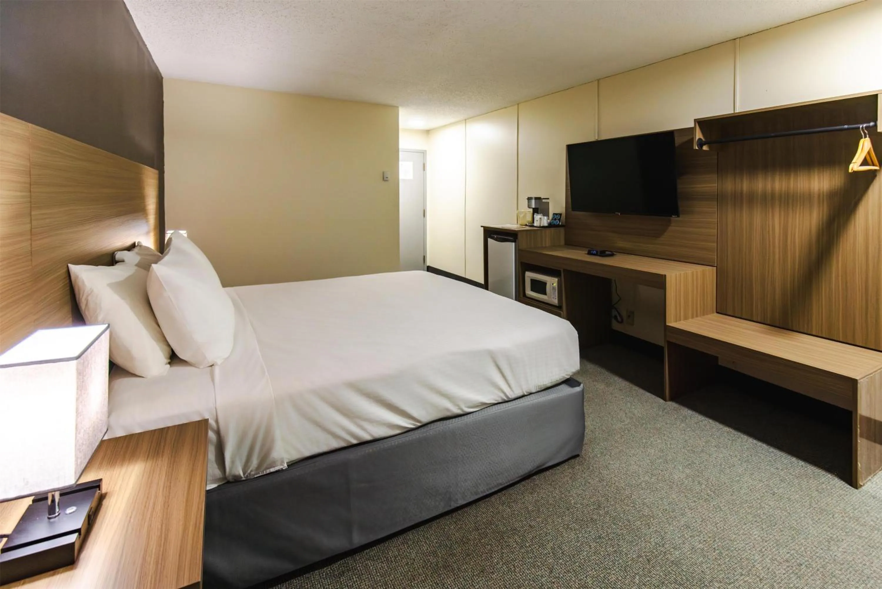 Bedroom, Bed in SureStay by Best Western Smithers