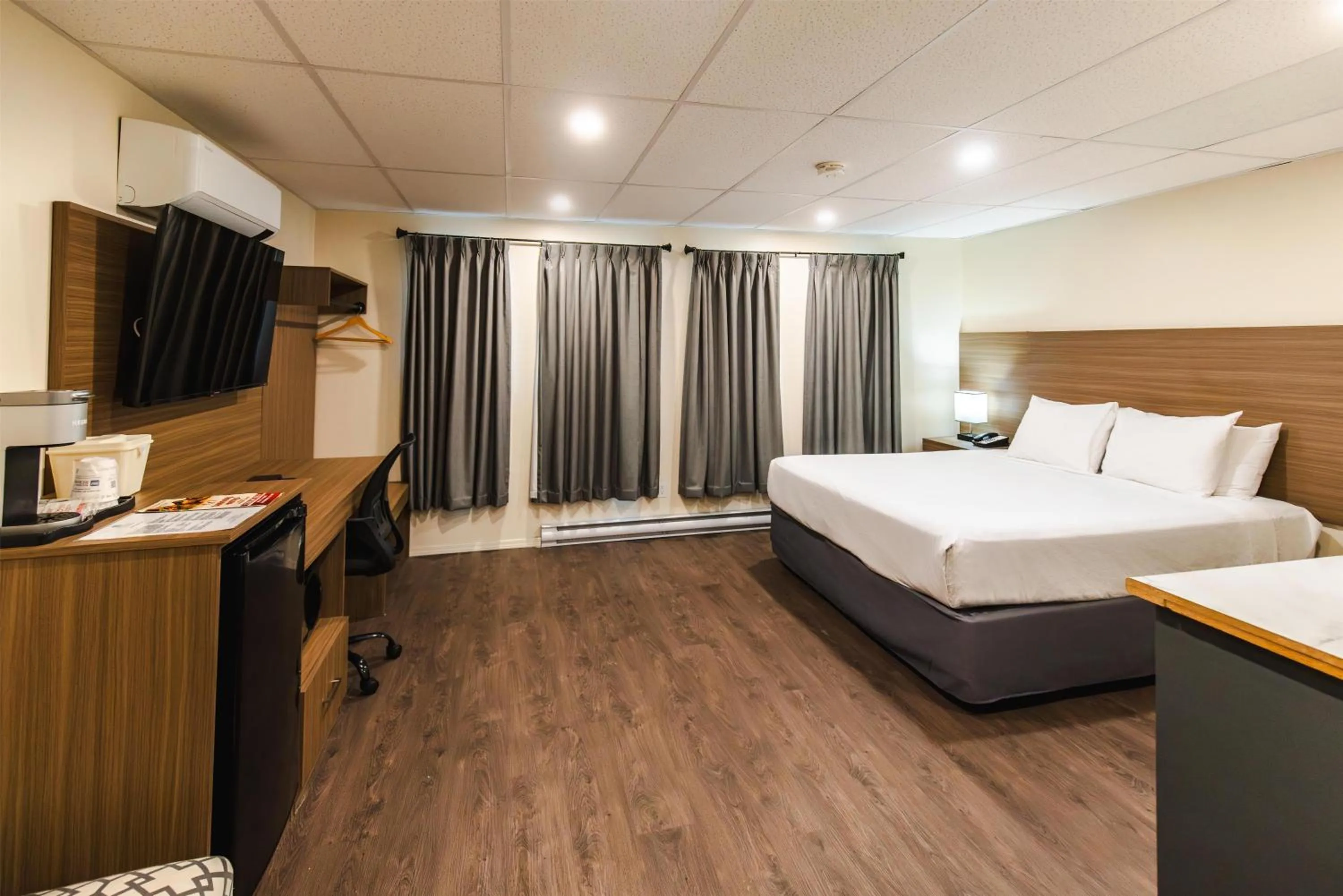 Bedroom, Bed in SureStay by Best Western Smithers