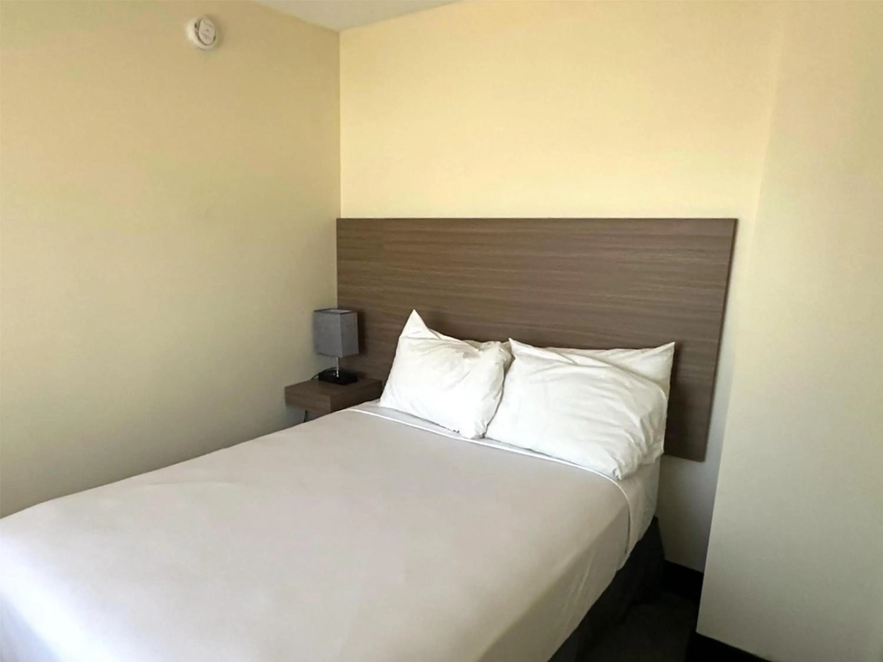 Bedroom, Bed in SureStay by Best Western Smithers