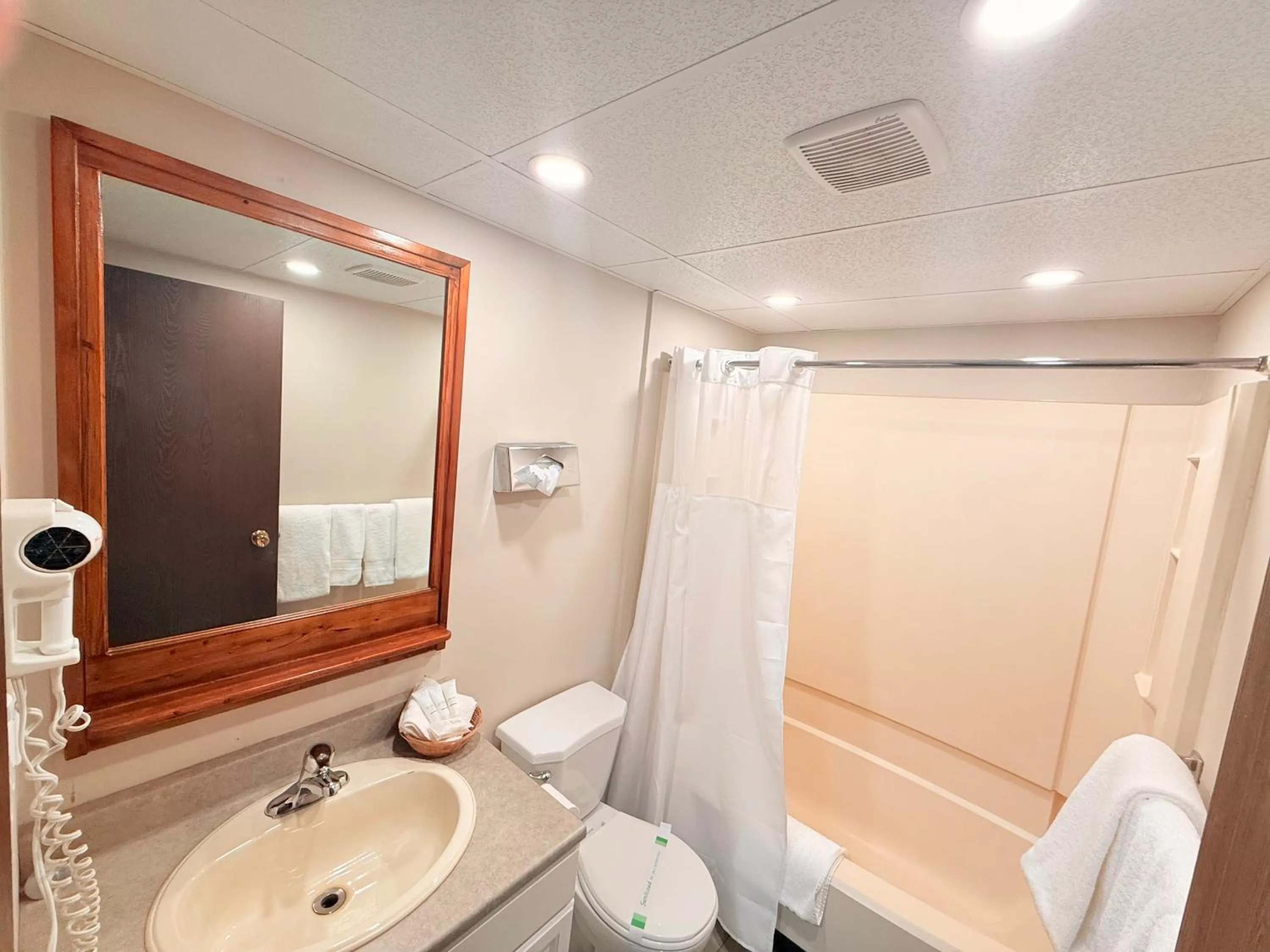 Bathroom in Capri Motor Inn