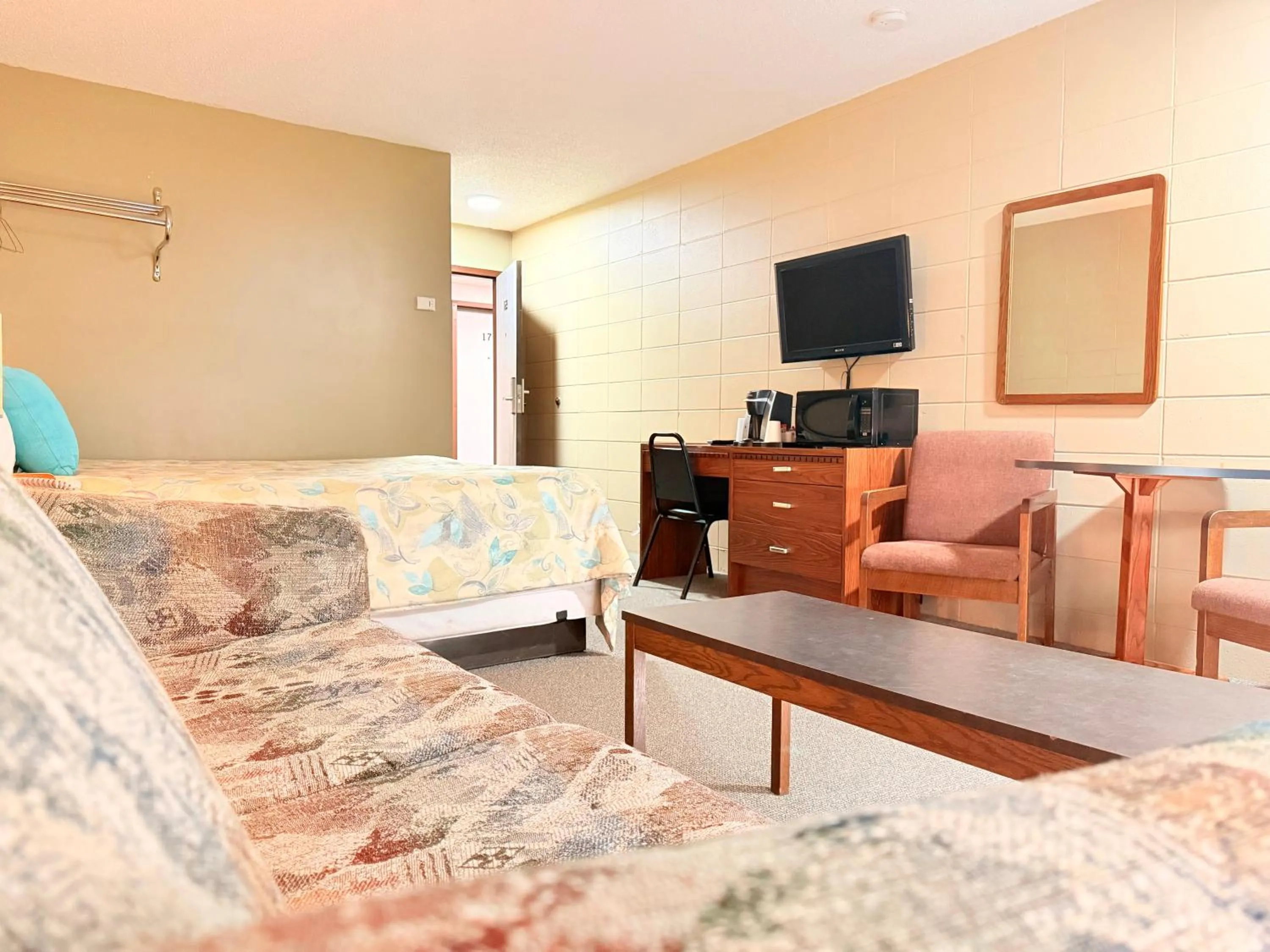 Bedroom, Bed in Capri Motor Inn