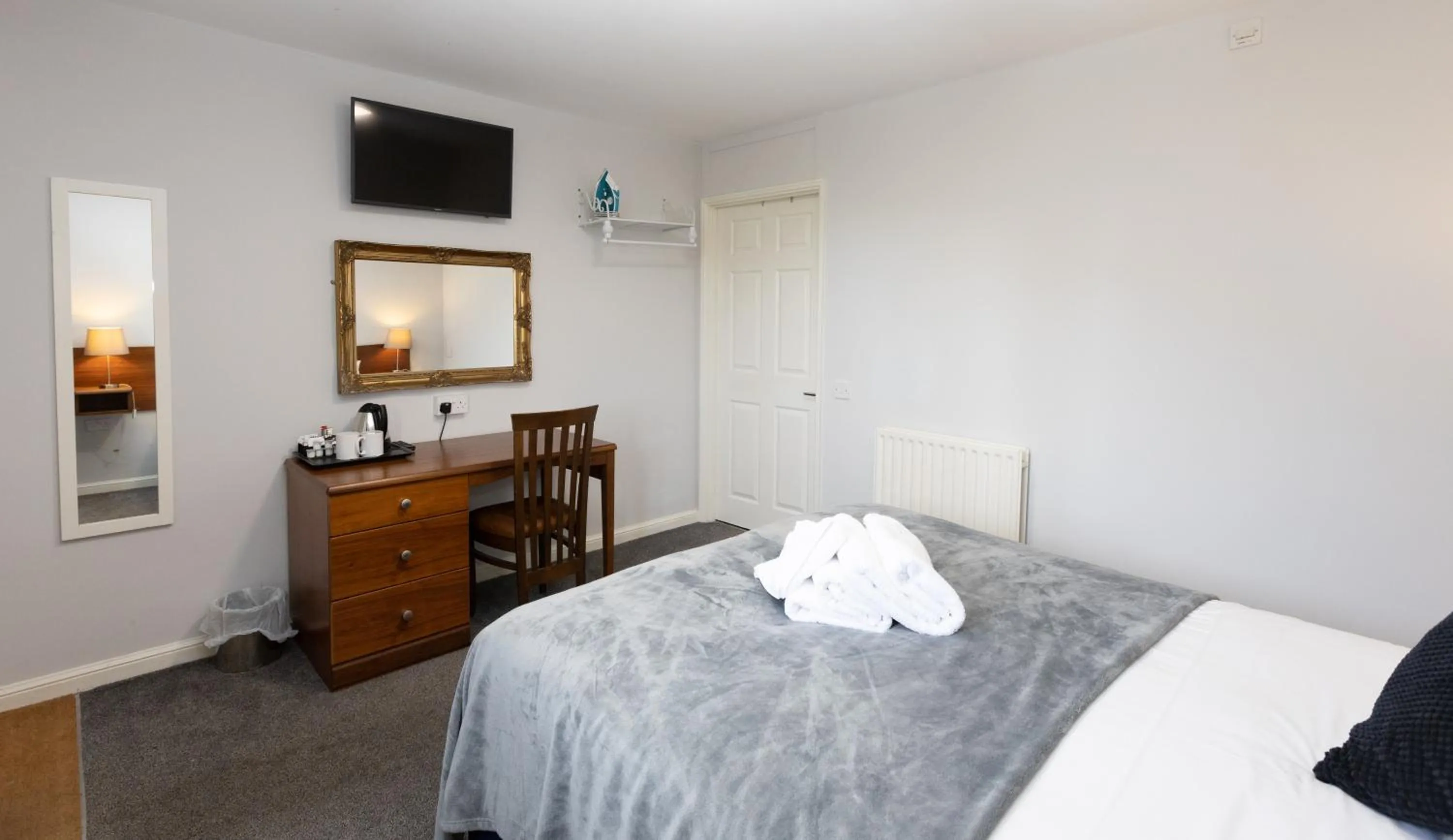 Bedroom, Bed in The Angel Hotel