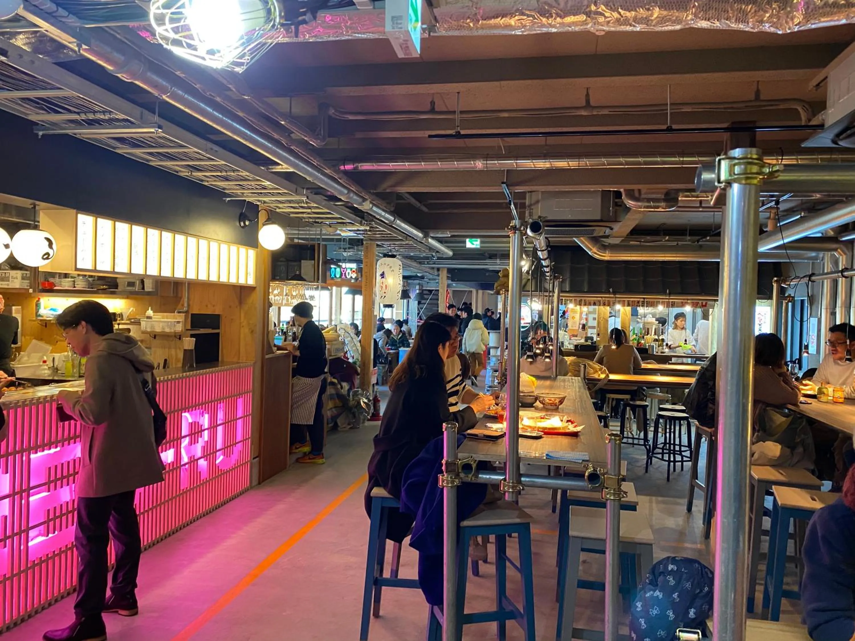 Restaurant/places to eat in Hotel Orange House