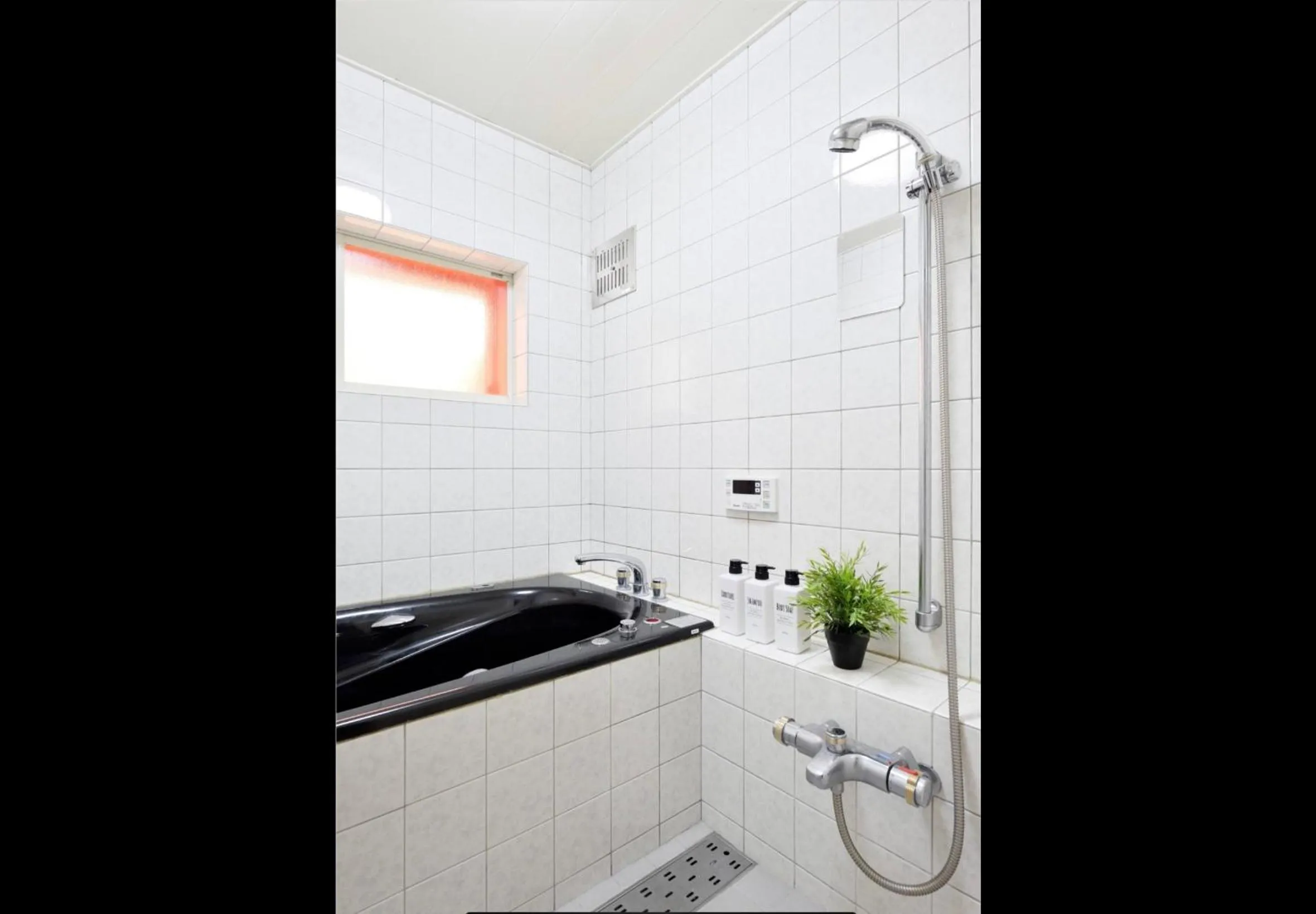 Bathroom in Hotel Orange House