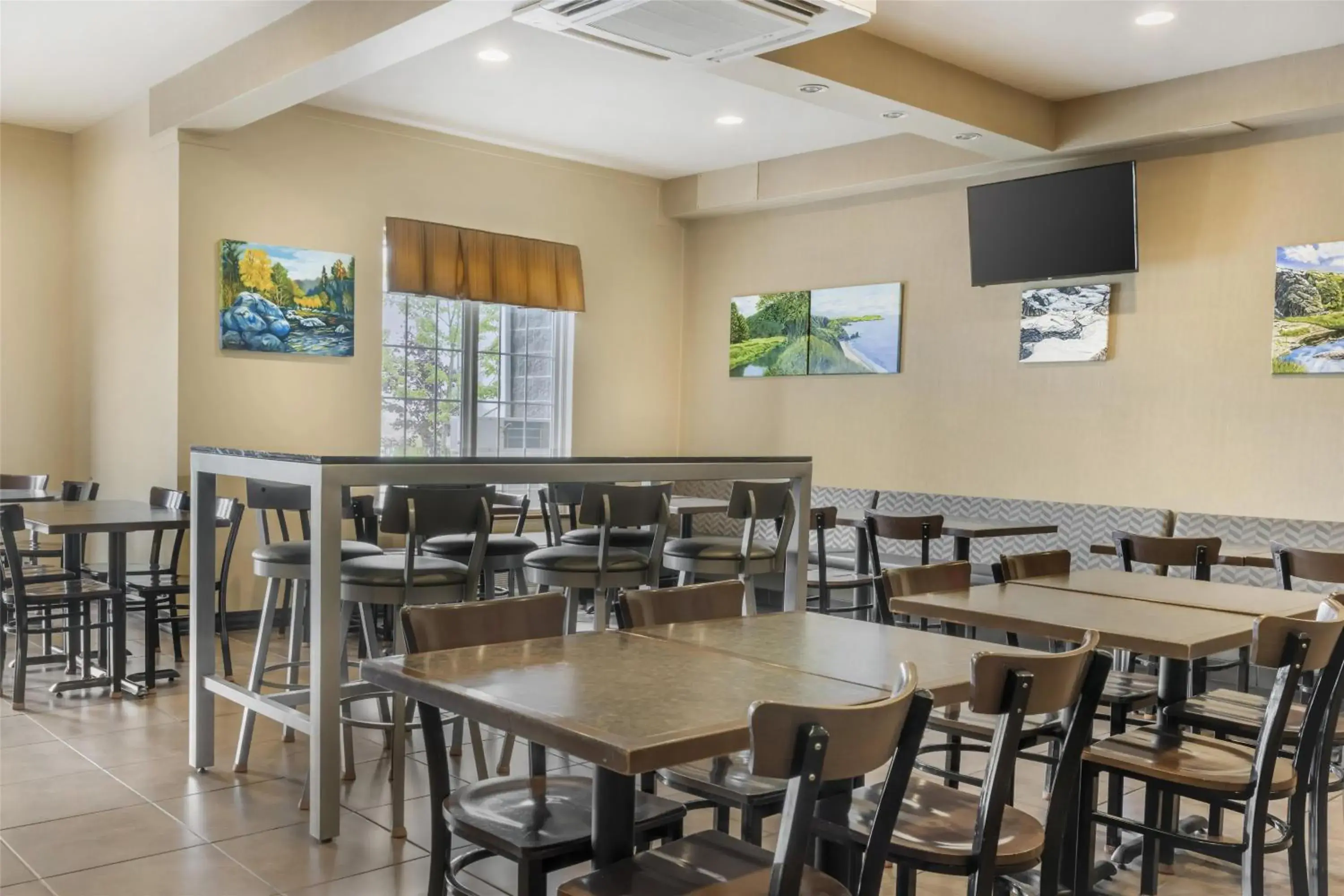 Breakfast in BEST WESTERN PLUS Saint John Hotel & Suites Breakfast in BEST WESTERN PLUS Saint John Hotel & Suites