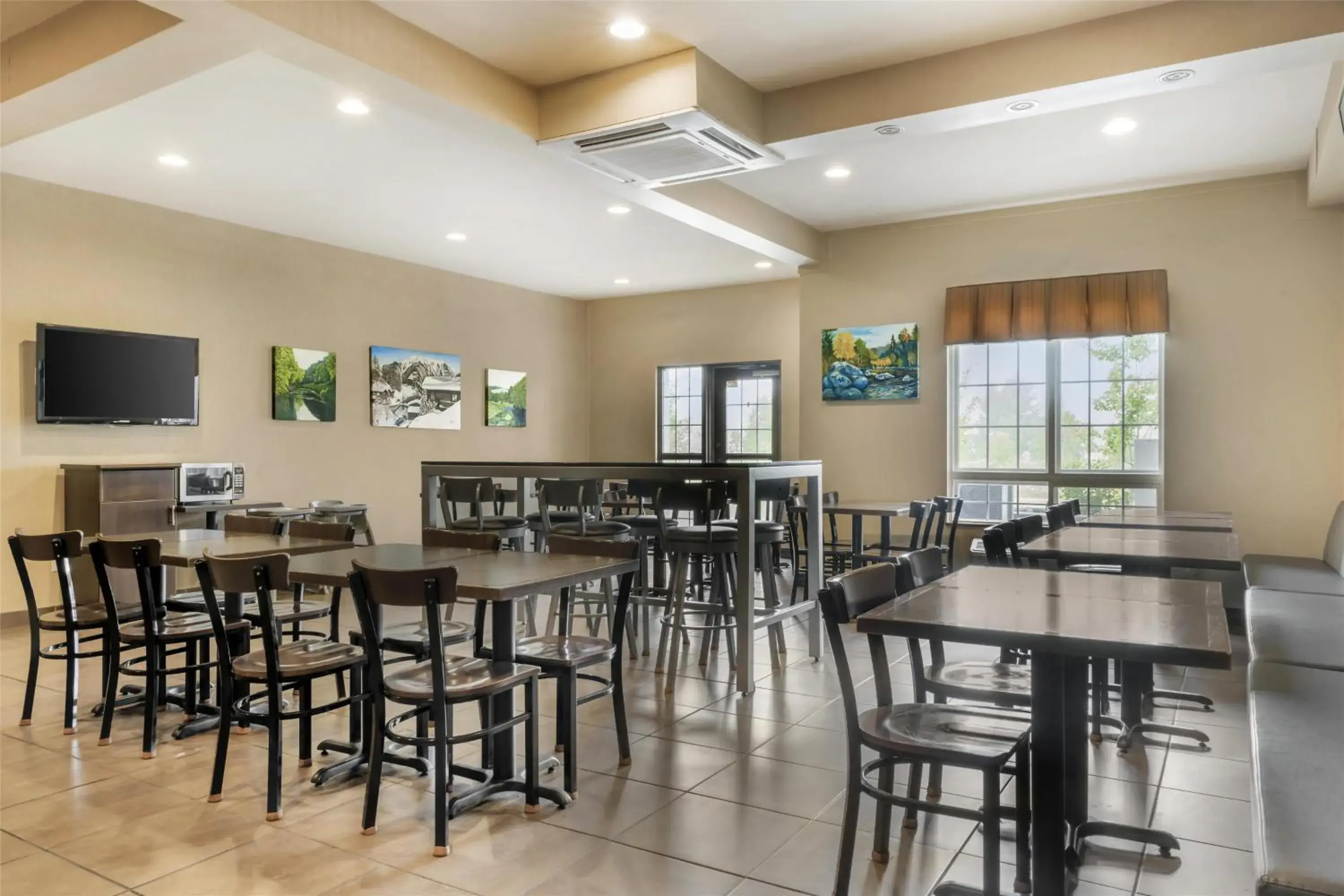 Breakfast in BEST WESTERN PLUS Saint John Hotel & Suites Breakfast in BEST WESTERN PLUS Saint John Hotel & Suites