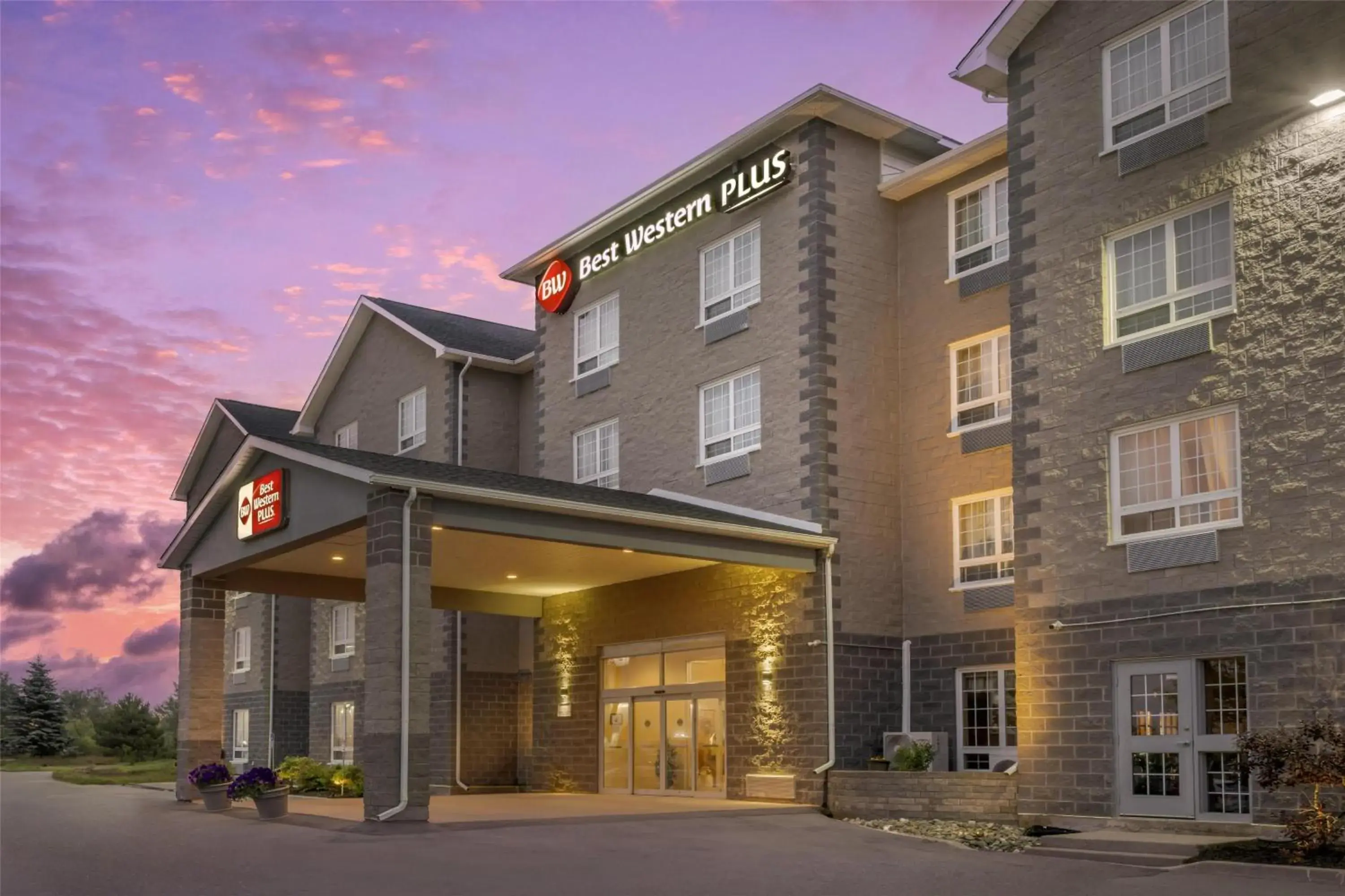 Property building in BEST WESTERN PLUS Saint John Hotel & Suites Property building in BEST WESTERN PLUS Saint John Hotel & Suites