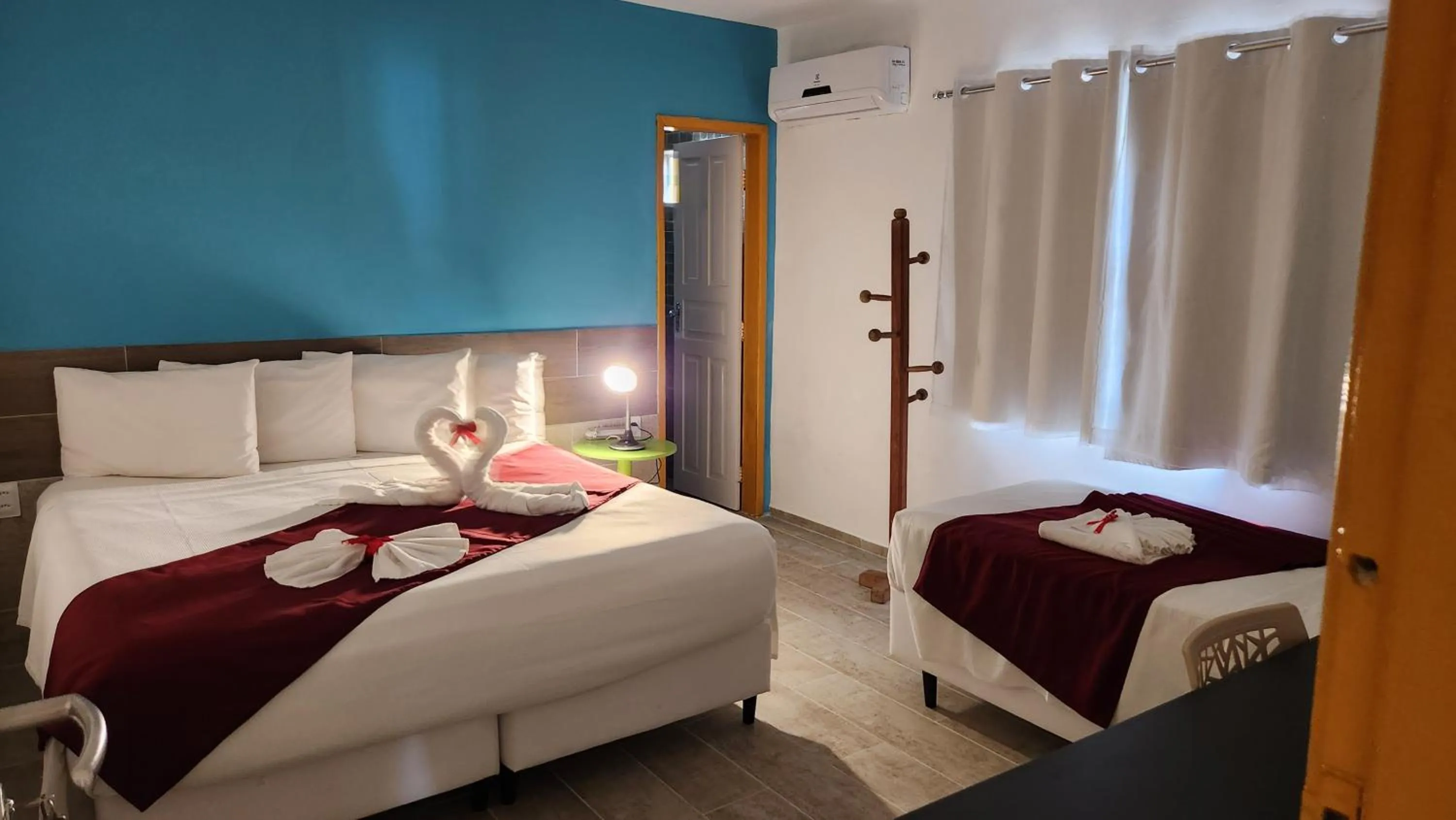 Photo of the whole room, Bed in Pousada Portomares