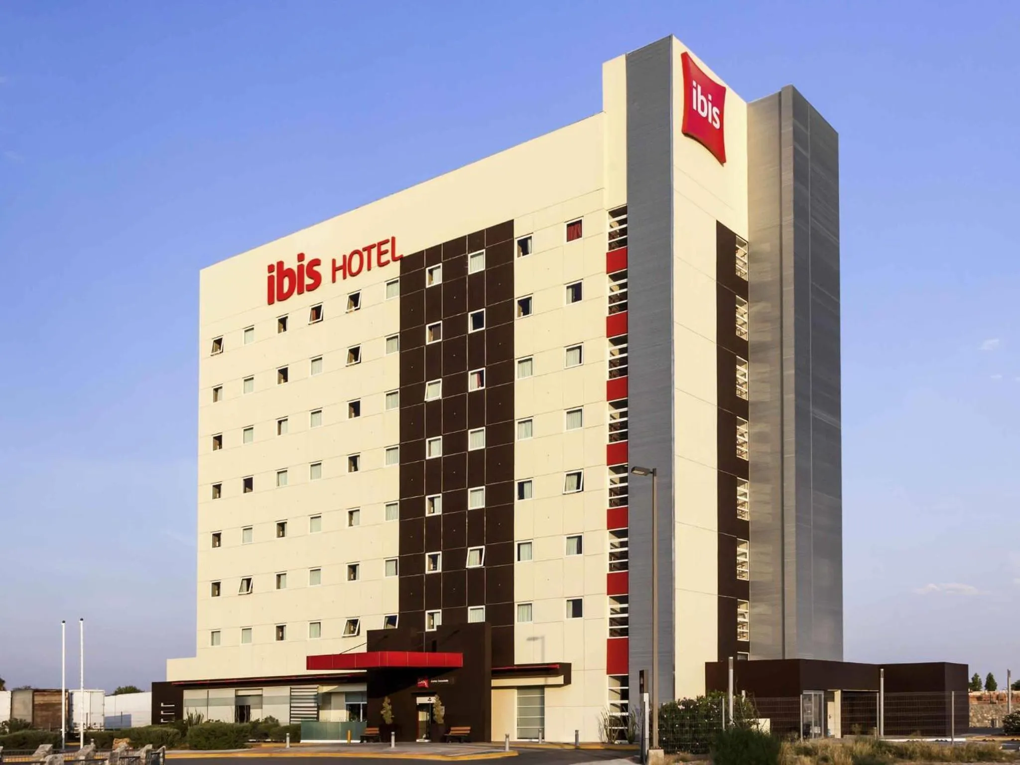 Property building in Ibis Juarez Consulado