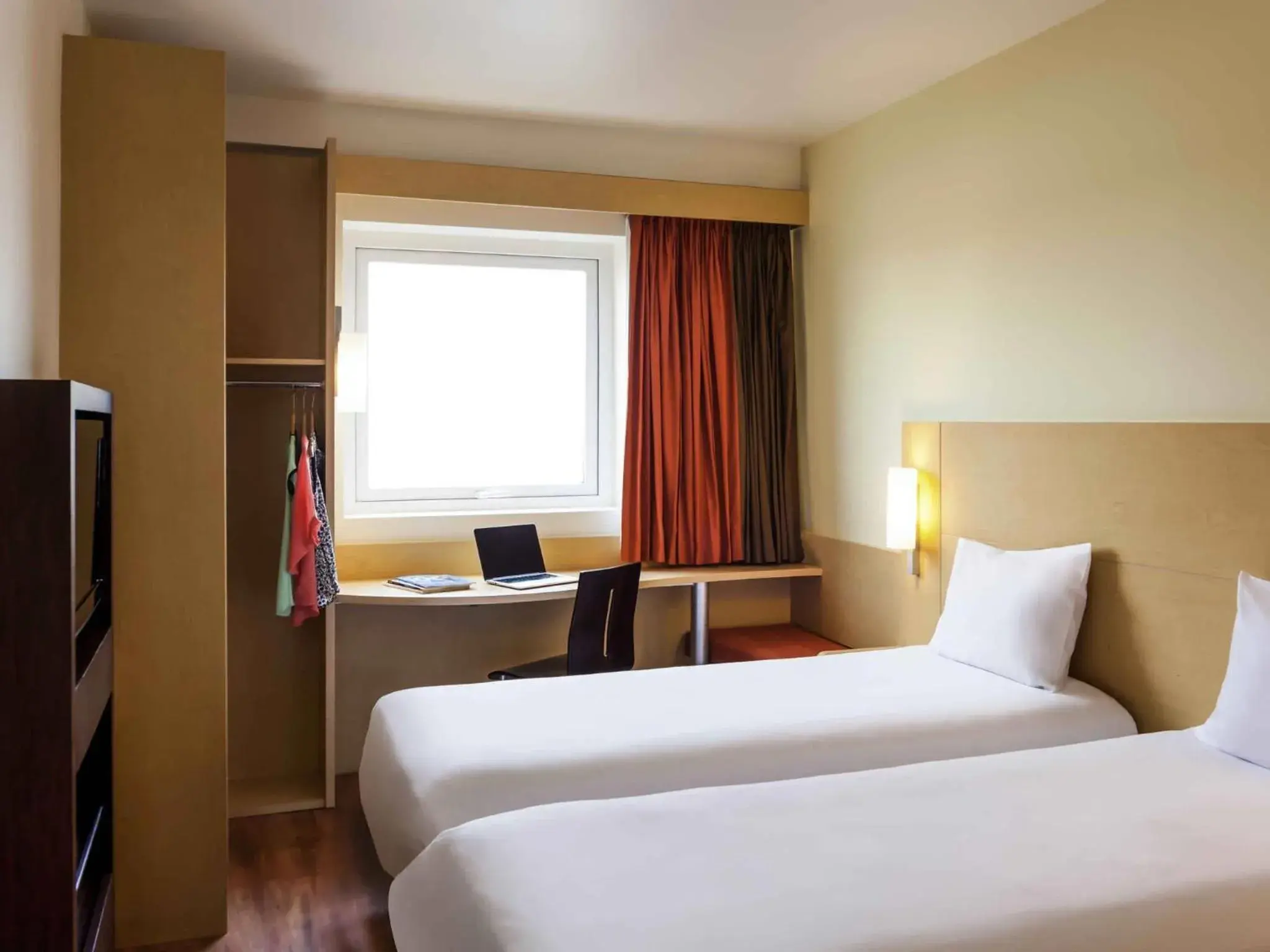 Bedroom, Bed in Ibis Juarez Consulado Bedroom, Bed in Ibis Juarez Consulado